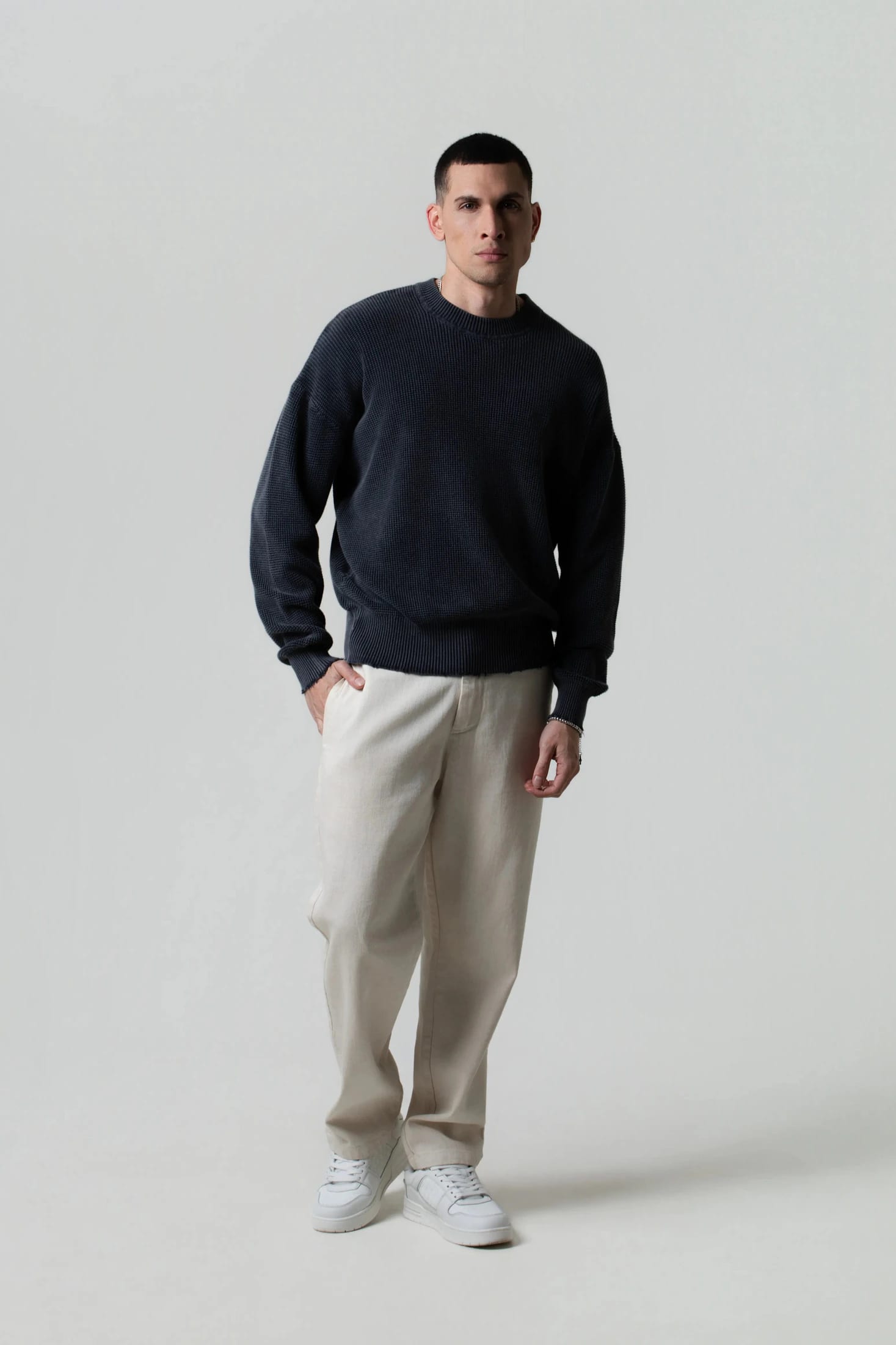 SWEATER CERRADO COLOR GRIS MEDIO - imagen 2
