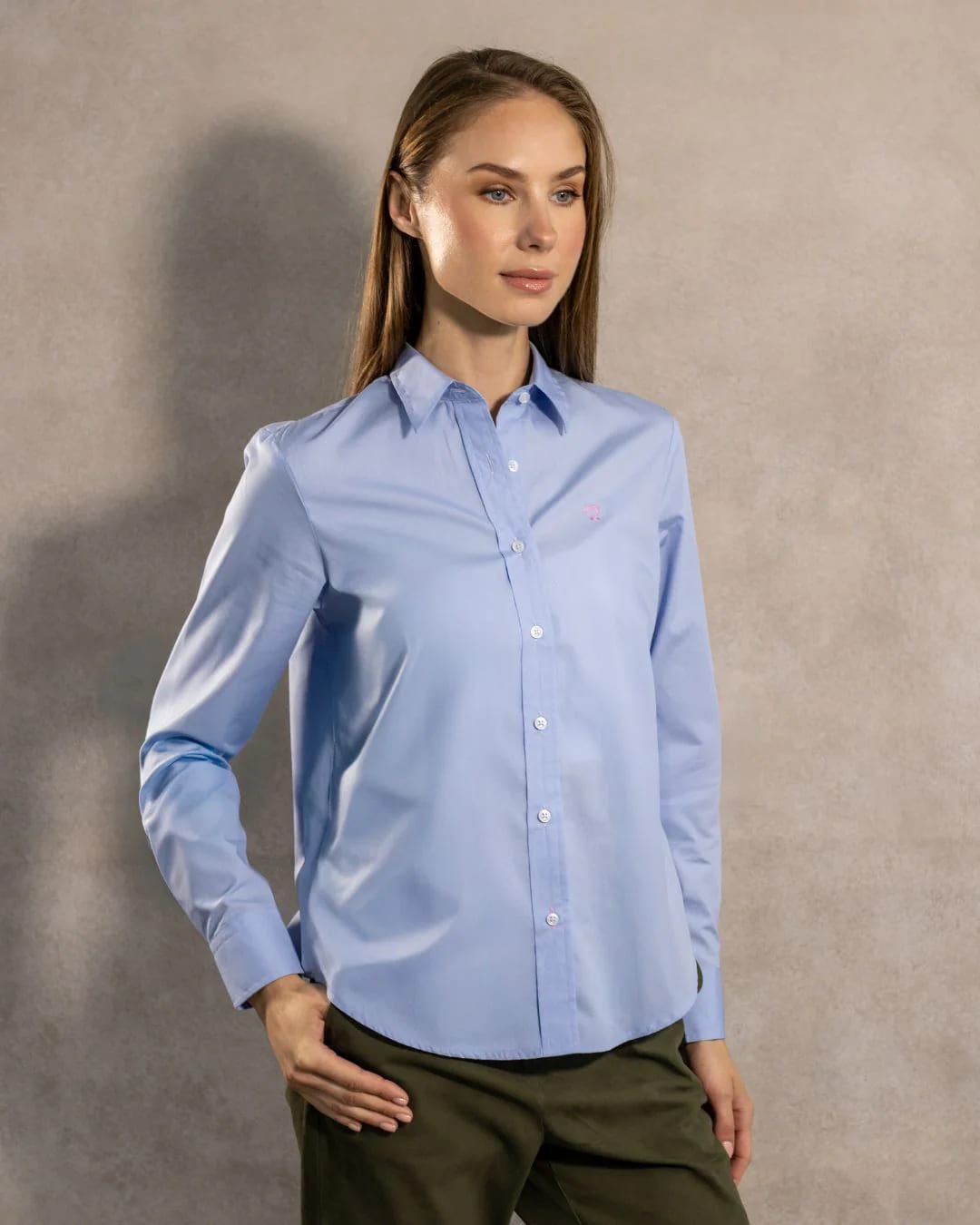 Camisa Antimanchas de Mujer Light Blue Logo Rosado - imagen 8
