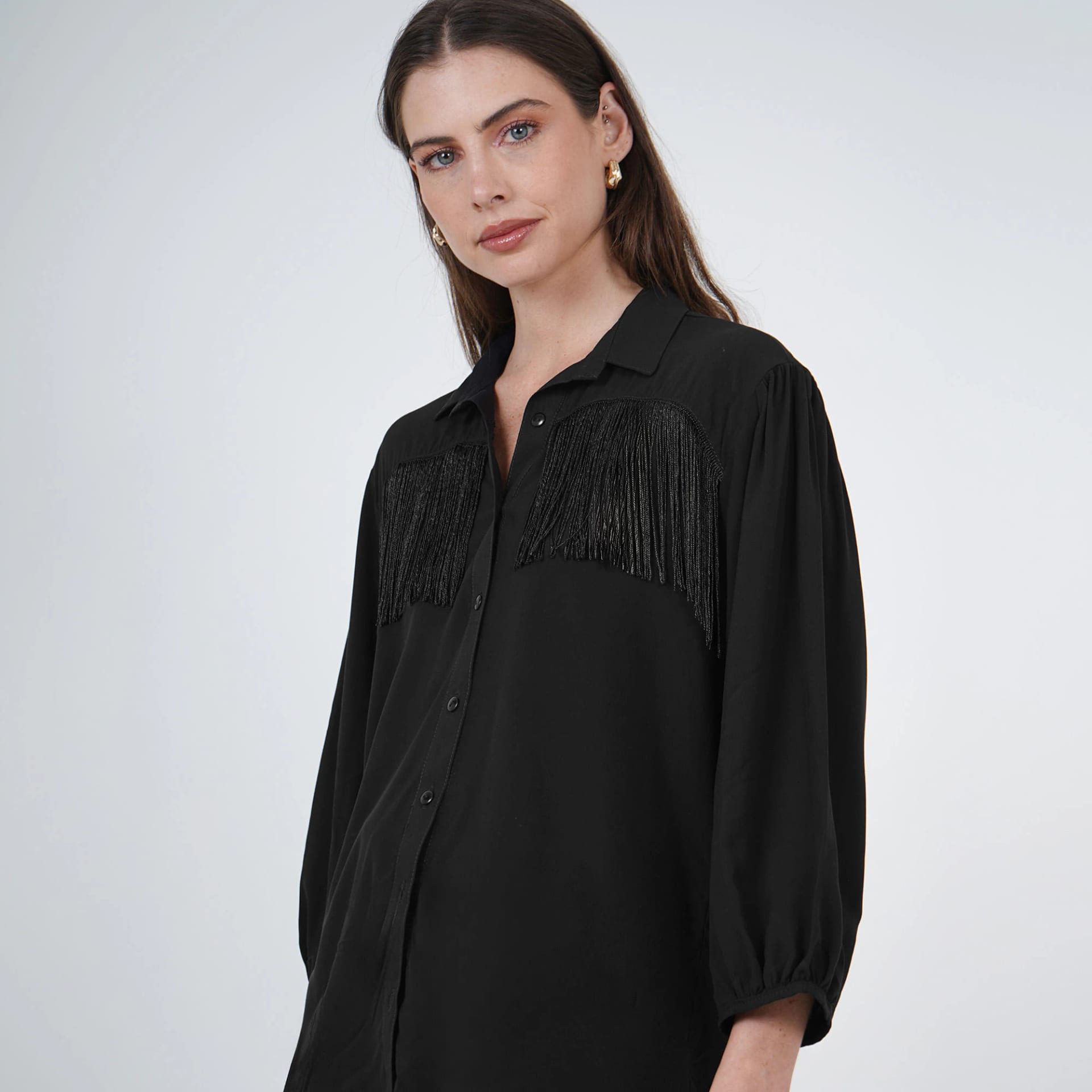 Blusa cuello camisero manga 3/4 con flecos - imagen 3