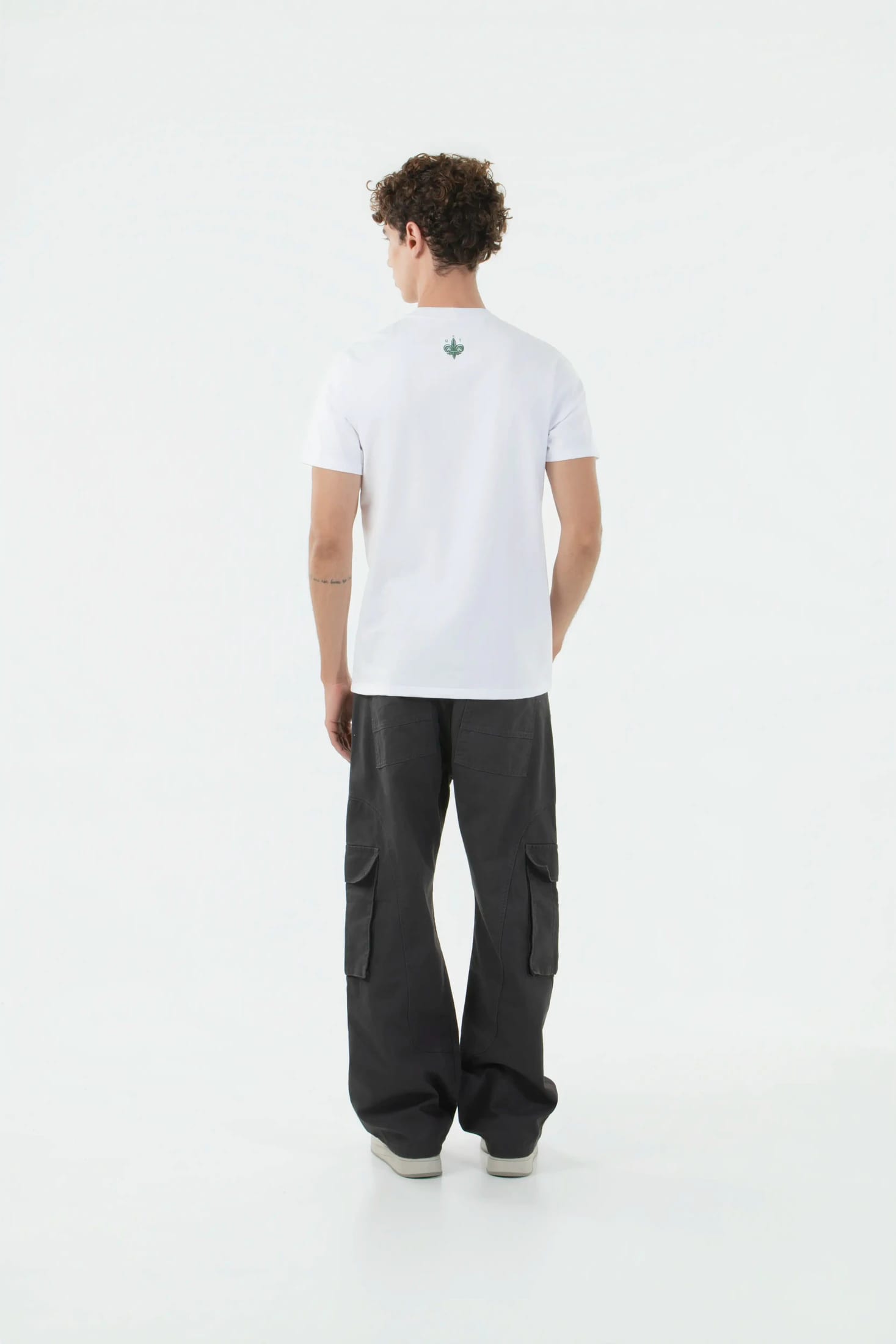 CAMISETA ESPECIAL ESTAMPADO LOCALIZADO COLOR BLANCO - imagen 6