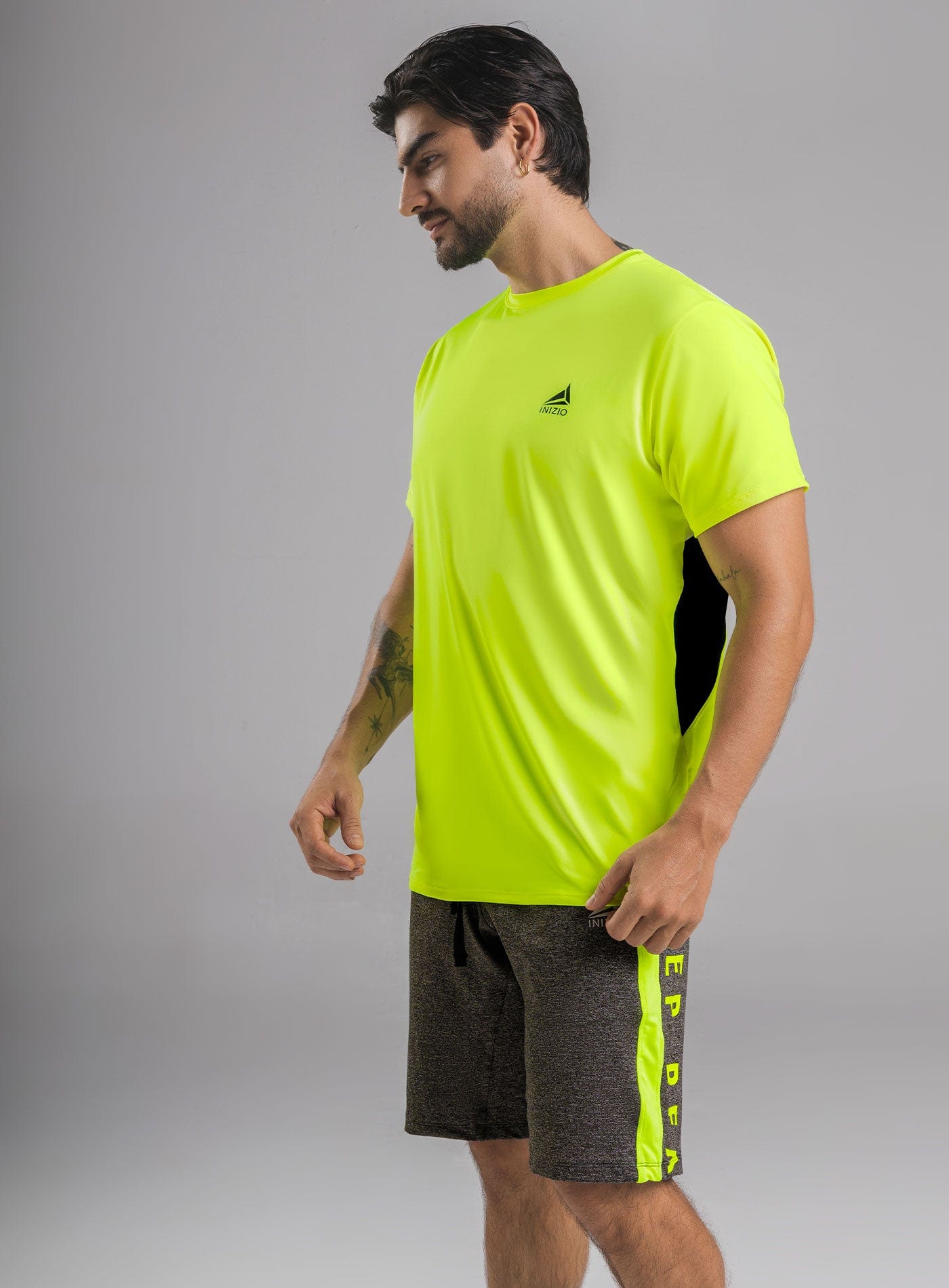 CAMISETA DEPORTIVA CON CORTES EN CONTRASTE - imagen 4