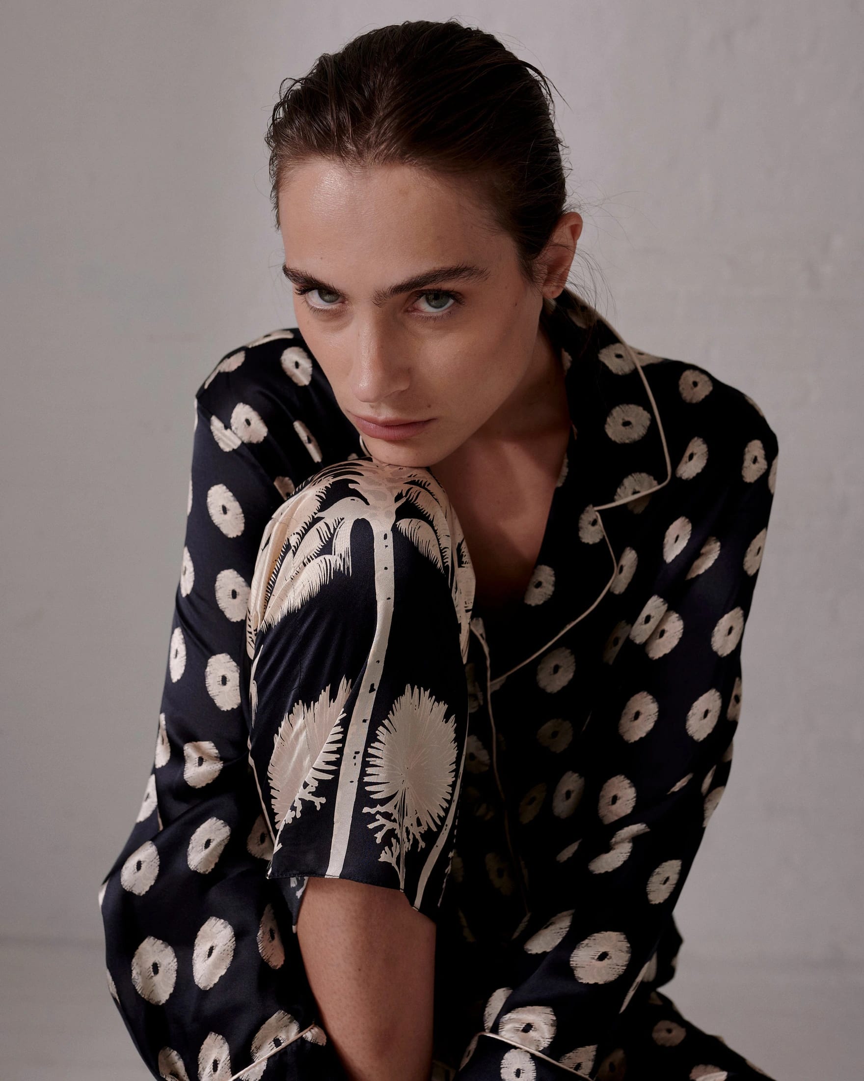 Noches de Luna Satin Silk Blouse / Black Mini Palms Cream - imagen 4