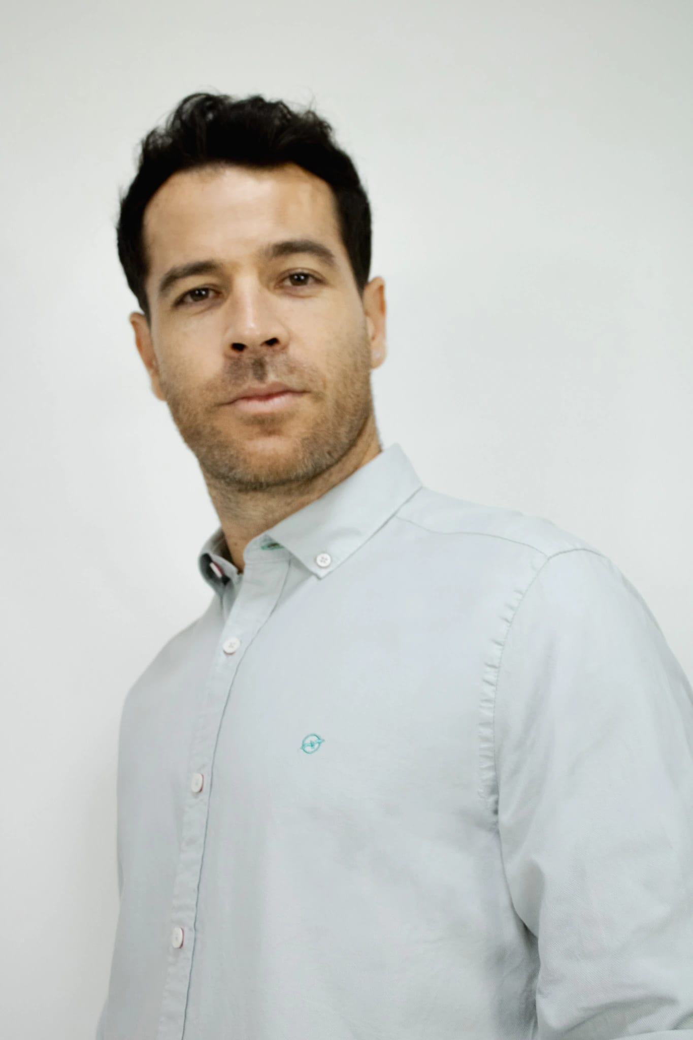 Camisa Manga Larga Gris Oxford Para Hombre - imagen 4