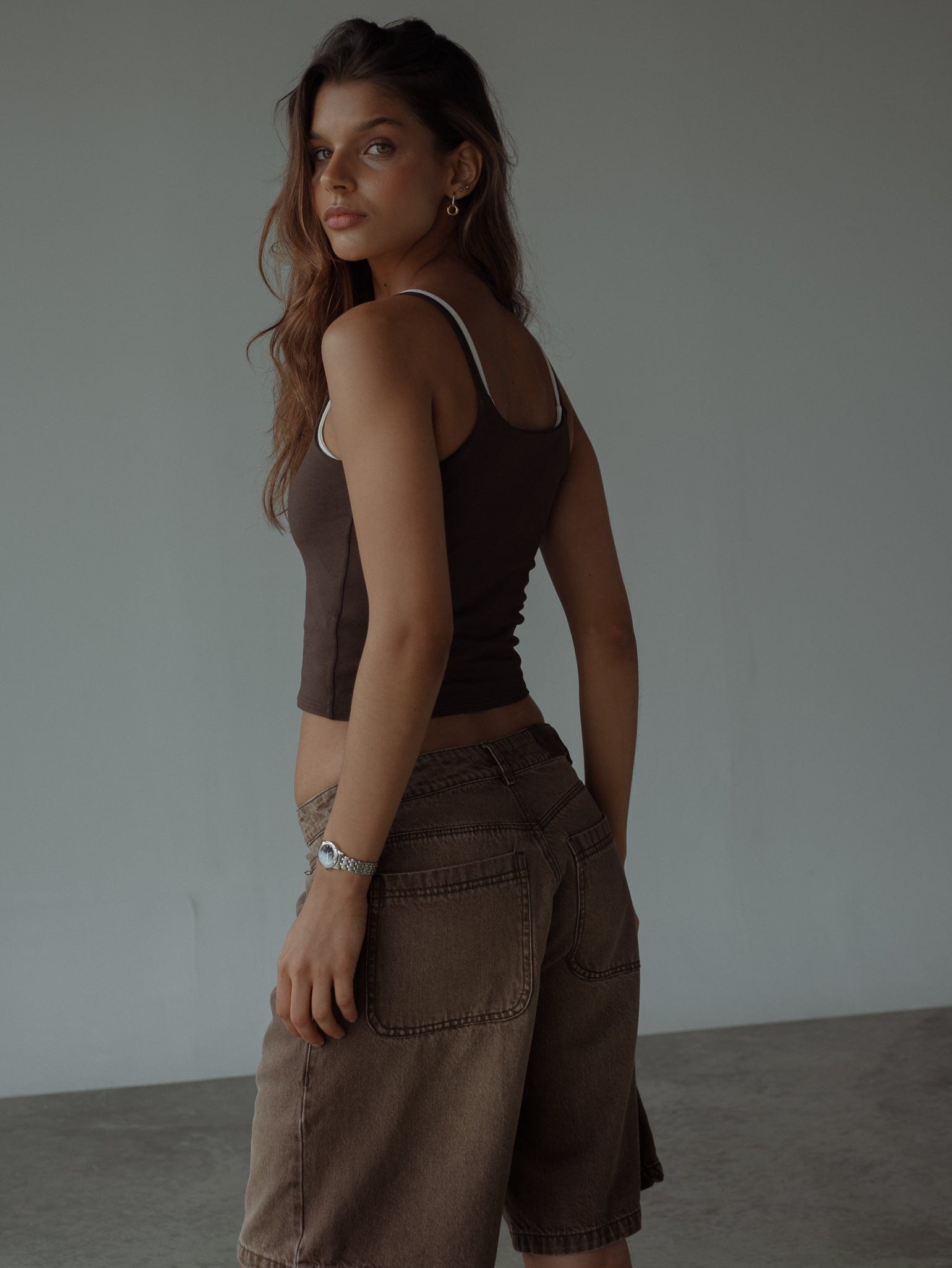 ESSENTIAL TANK TOP - ESPRESSO - imagen 5