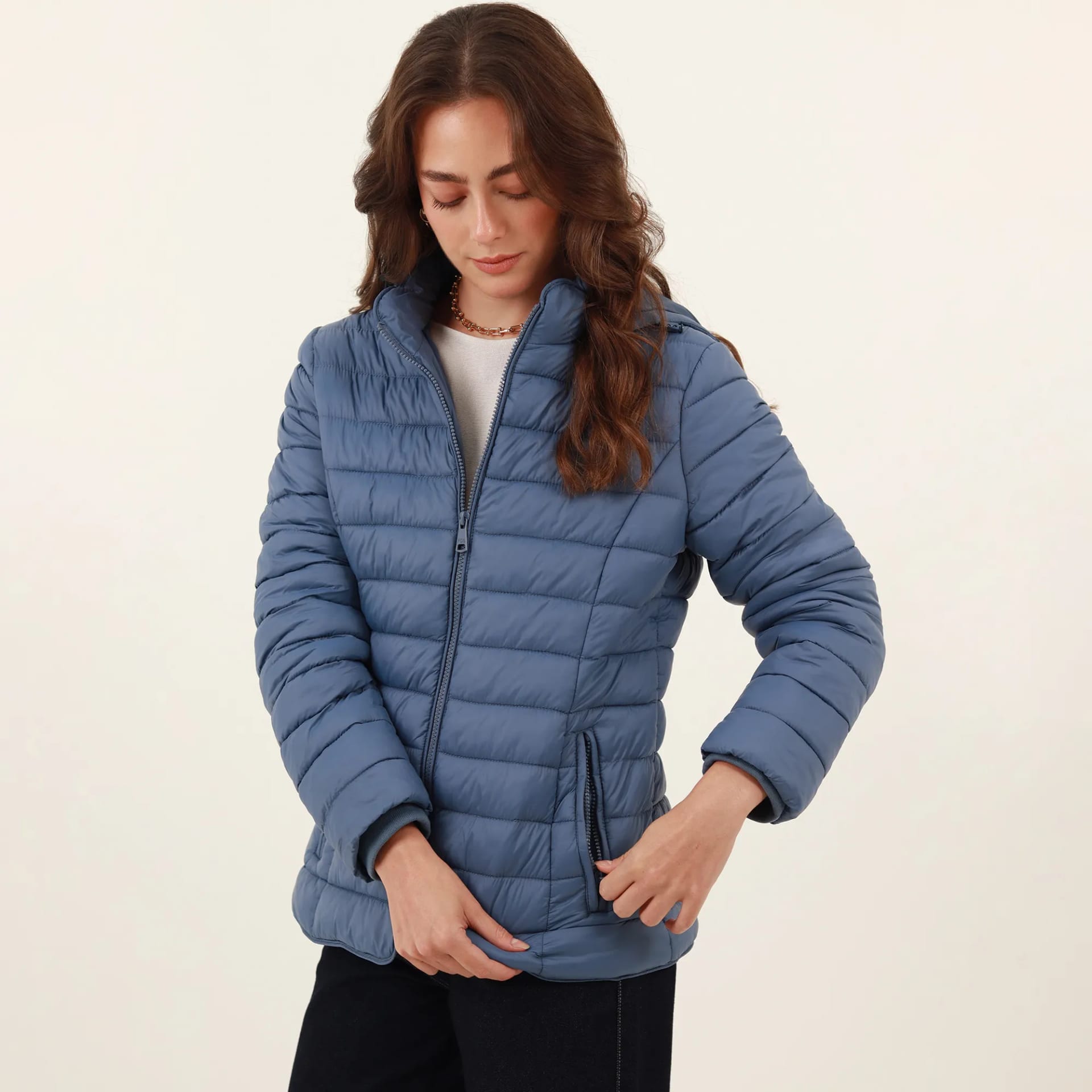 Chaqueta acolchada básica cuello alto con capucha - imagen 2