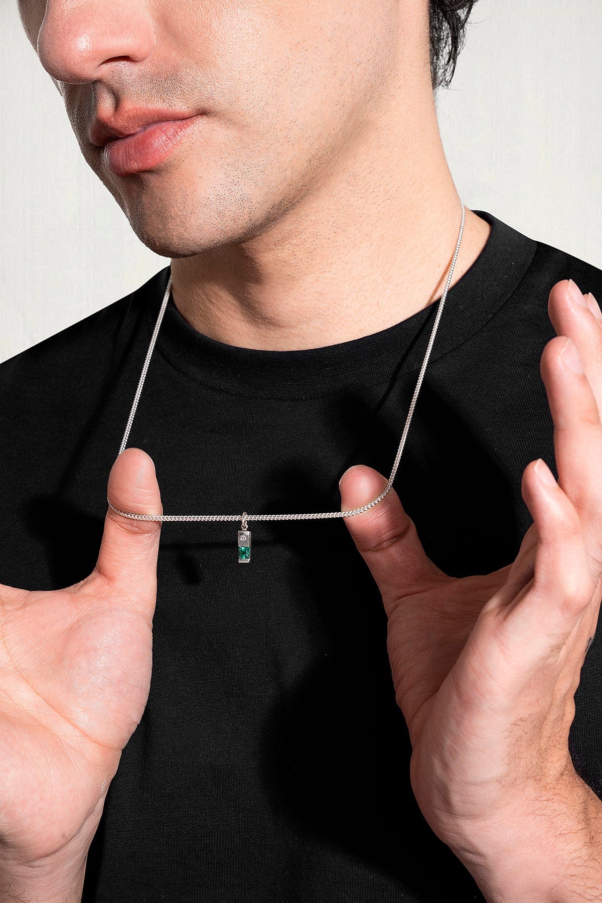 ZIP NECKLACE | CADENA DE PLATA 925 CON DIJE RECTANGULAR Y PIEDRA - imagen 3