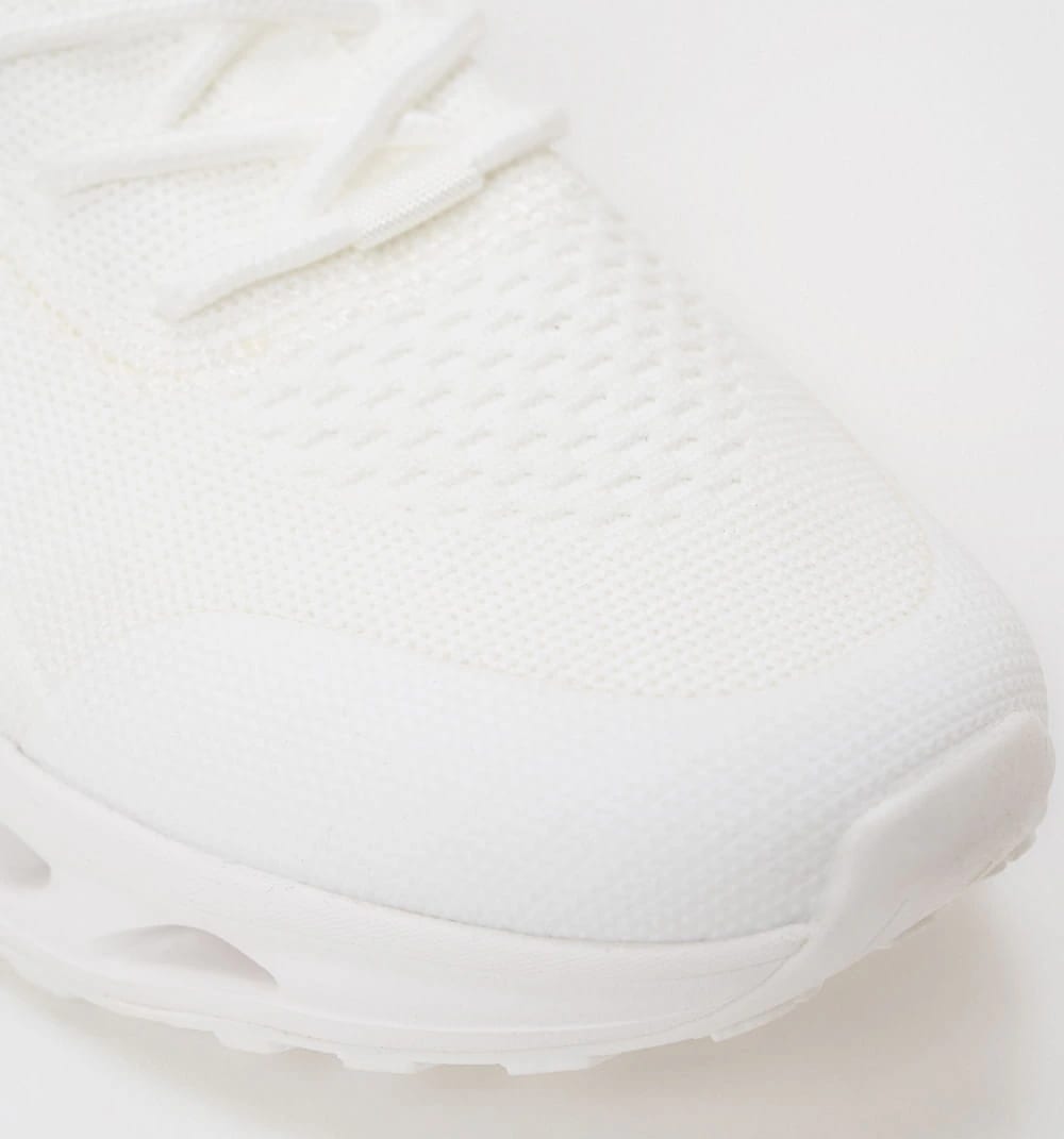 Tenis deportivo con capellada brillante - imagen 3