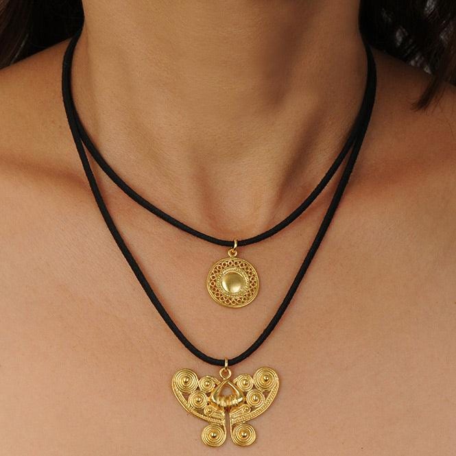 Collar Cuero doble con Dijes Pectoral de Círculos Muisca y Nariguera Mariposa Tairona - imagen 2