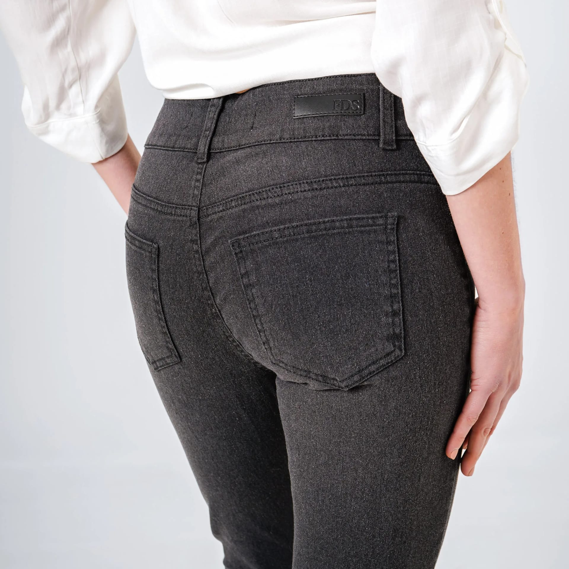 Jean Tiro Medio Bota Skinny - imagen 3