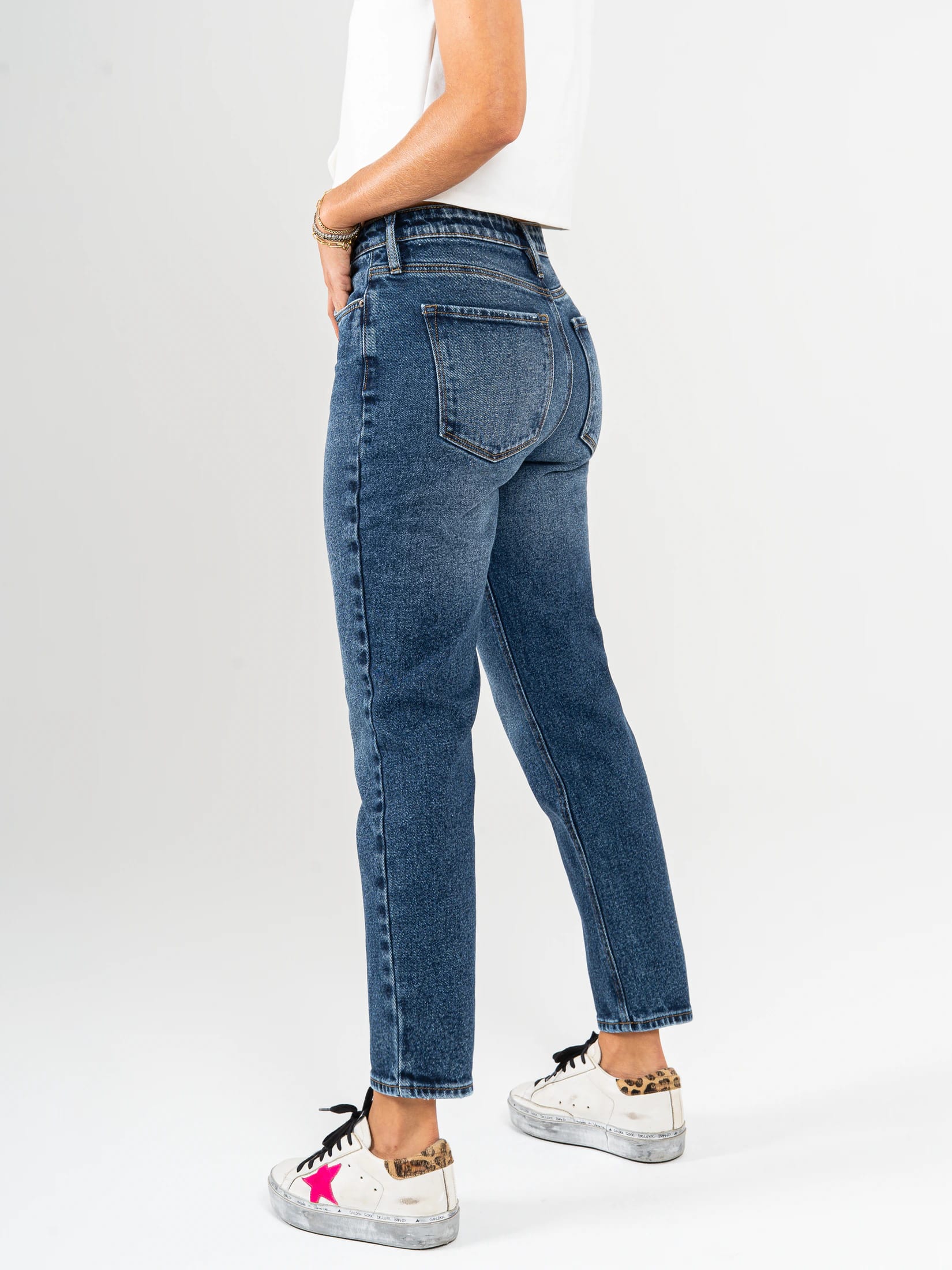 Ref: 065577 Jean Mom fit, slim cropped, stretch, tiro alto, tono azul oscuro - imagen 2