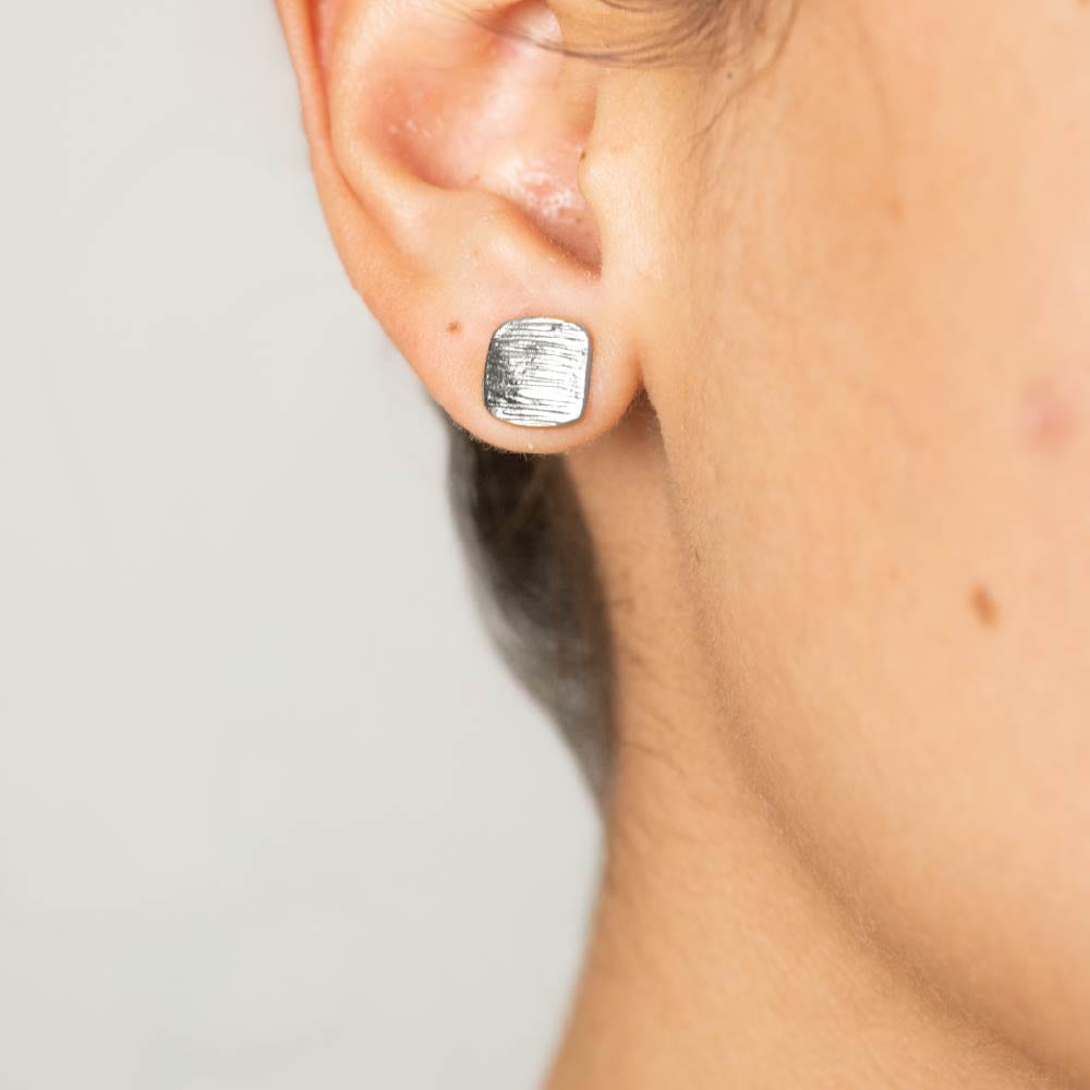 Aretes Topo Destello Firme Plateado - imagen 2