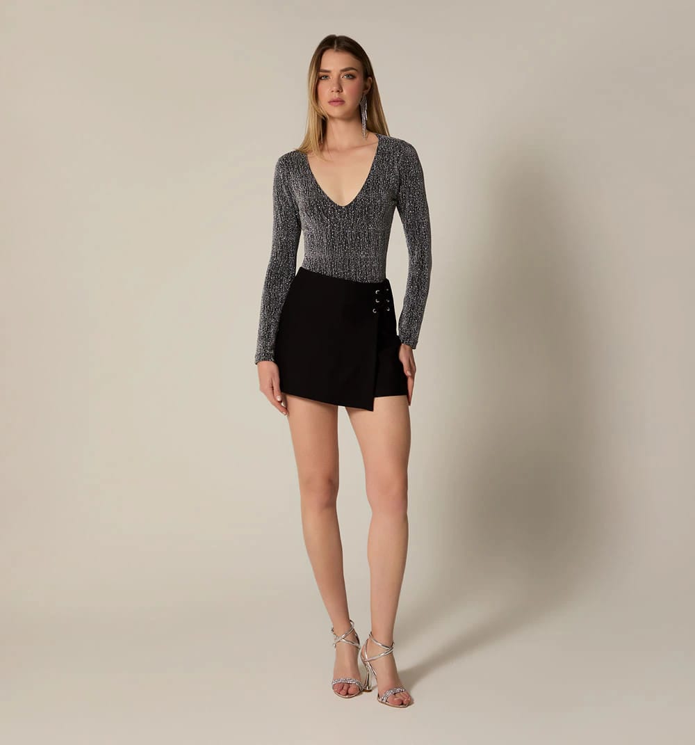 Falda short con cruce de tiras - imagen 1