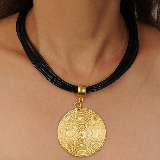 Collar Cuero Negro 10 Vueltas y Dije Grande Pectoral Quimbaya - imagen 2