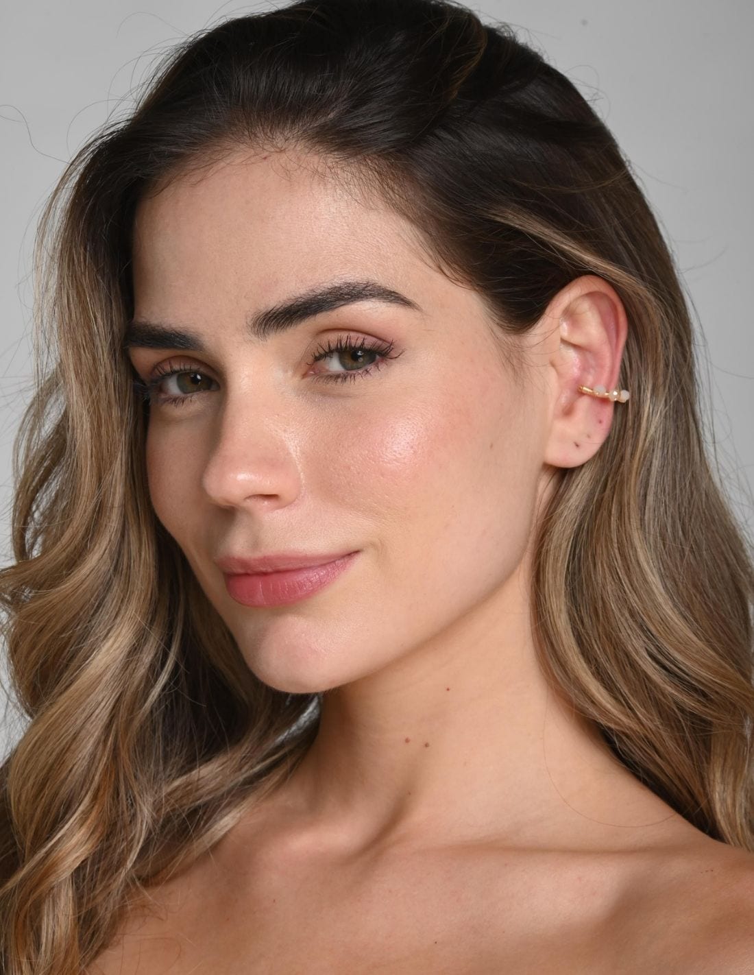 Ear Cuff Jazmin Beige - imagen 2