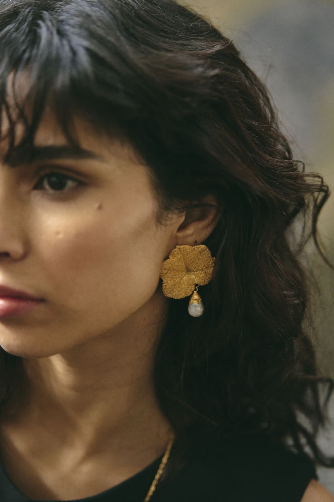 GERANIUM AND PEARL STUDS - imagen 6