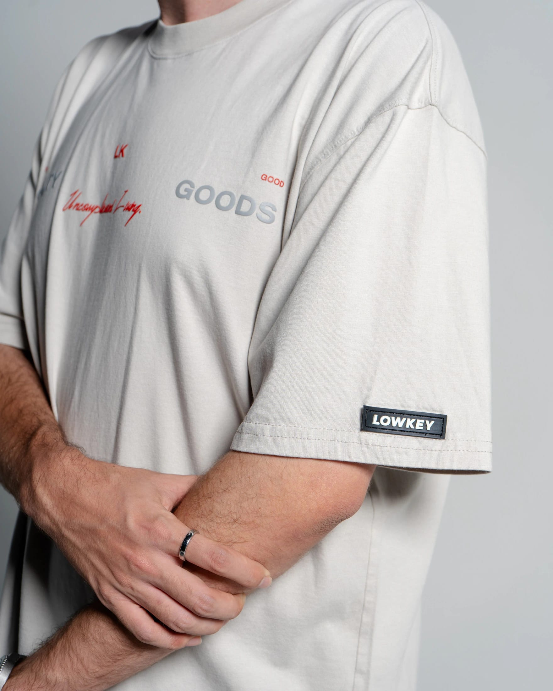 CAMISETA GRIS QG - GOODS - imagen 4