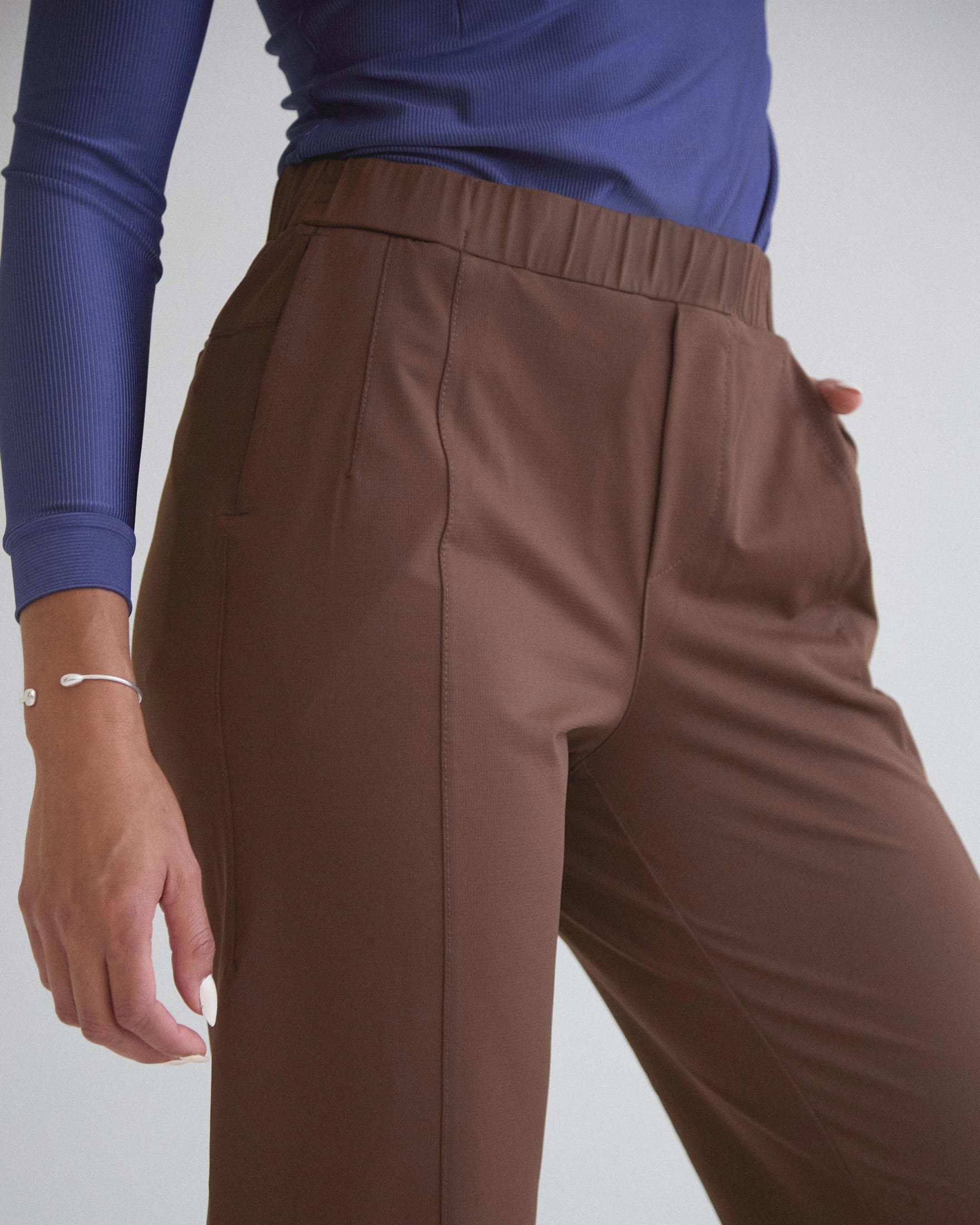 Pantalón Tech Clásico Cierres Café MAGO - imagen 5