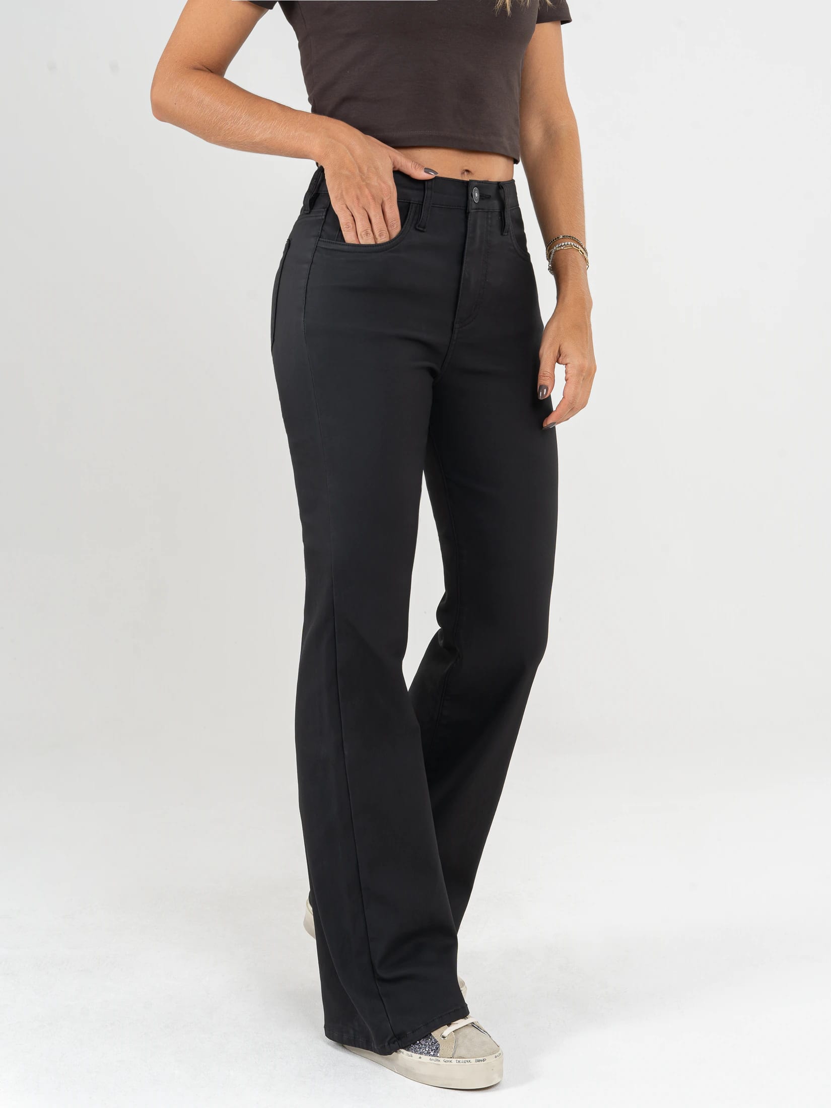 Ref: 065963 Pantalón flare stretch, bota ancha, efecto cuero, tiro alto, tono negro. - imagen 5