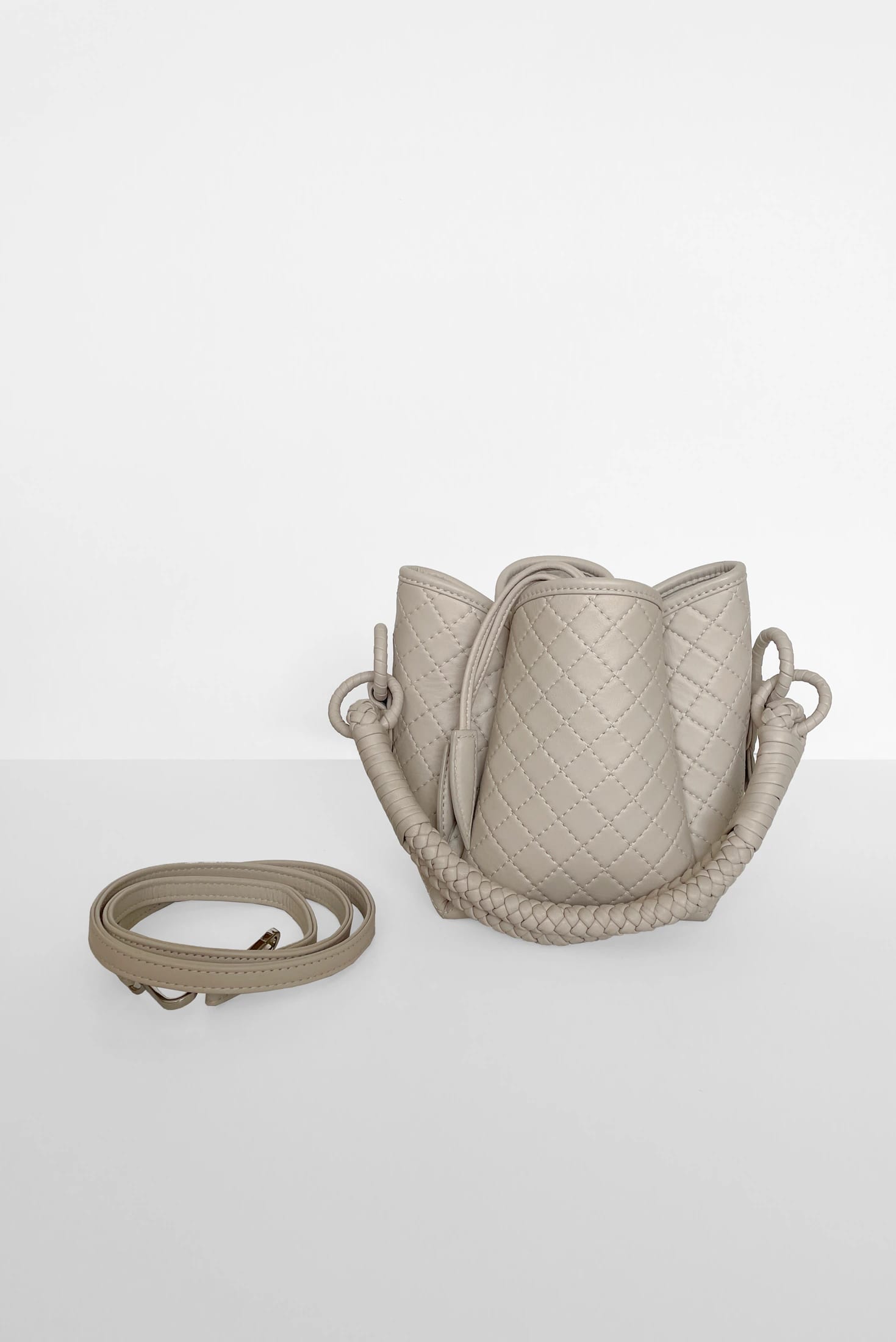 Tulip Mini Bucket Bag, Off-white - imagen 4
