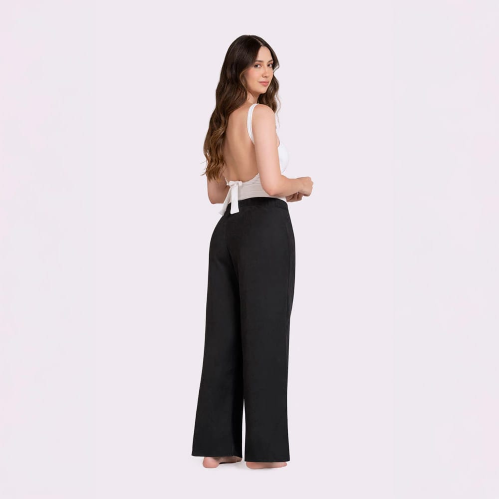 Pantalón Negro Bota Recta Cintura Media sin Bolsillos - imagen 2
