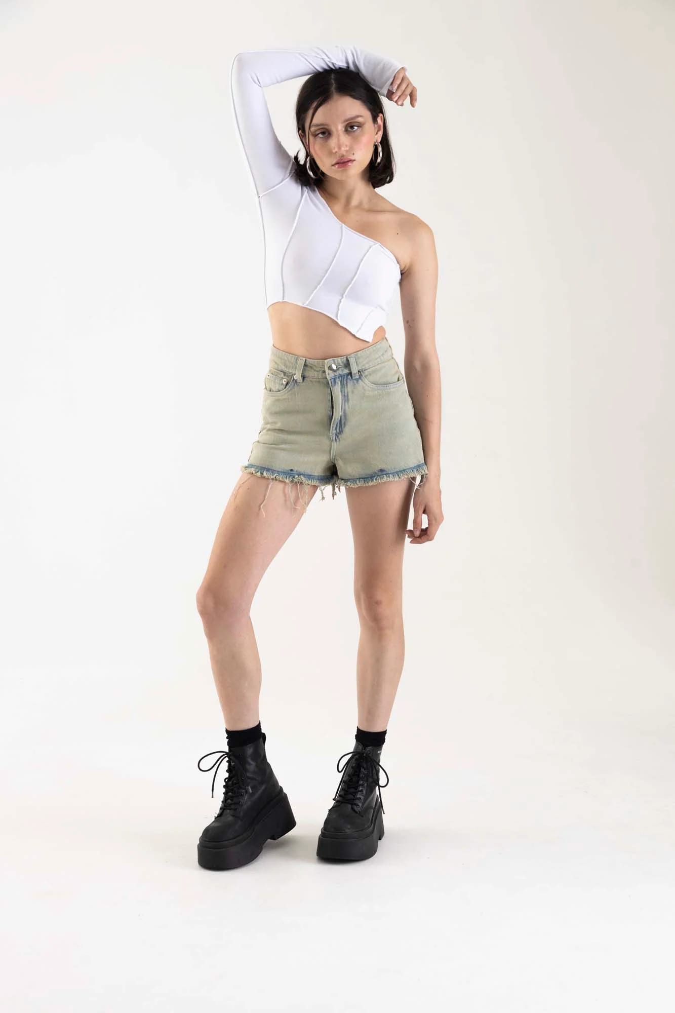 BLACK ACID DENIM SHORT - imagen 26
