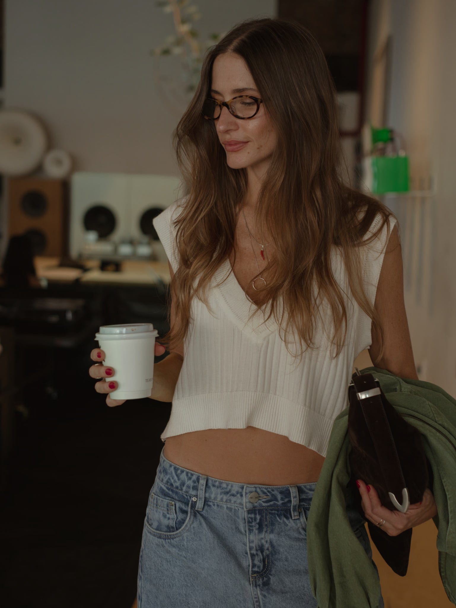 CROP KNIT VEST - SOFT WHITE - imagen 2