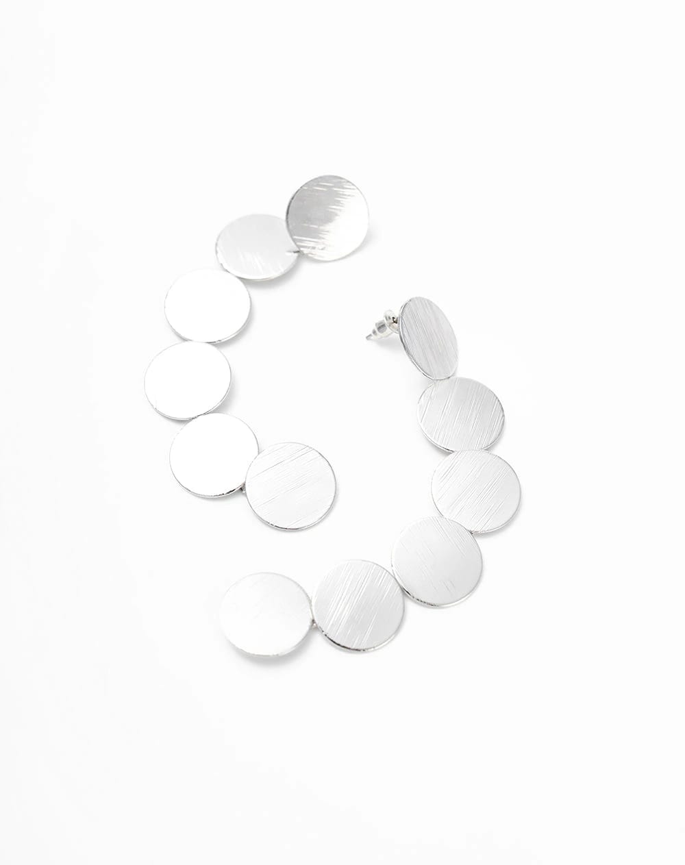 Aretes largos círculos metálicos plateado mujer - imagen 1