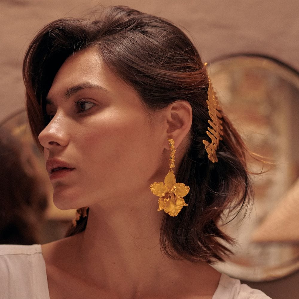Wilsonara Orchids, Root and Roug Emerald Earrings - imagen 2