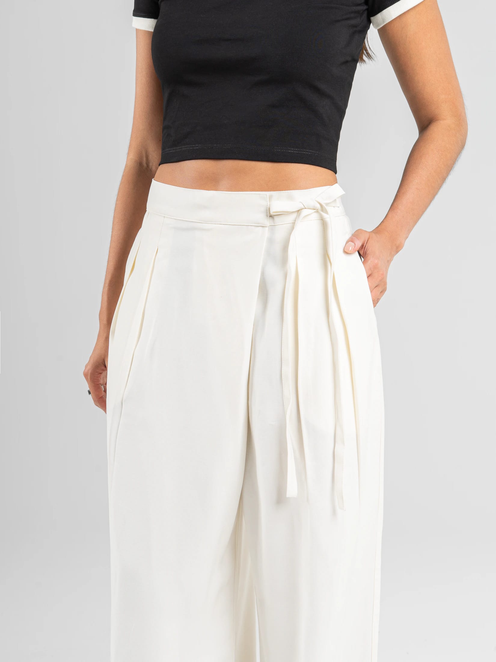 Ref: 0620577 Pantalón palazzo, tejido plano liviano, detalle delantero, tono ivory - imagen 4