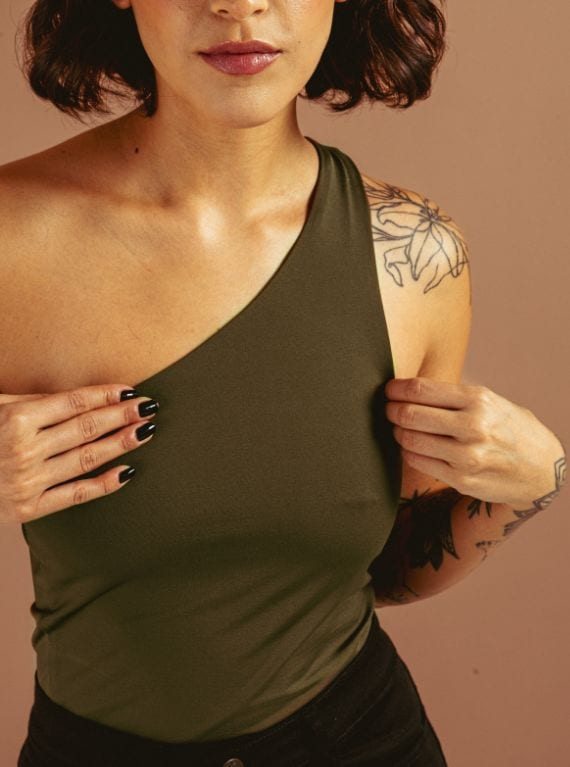 BLUSA ASIMÉTRICA VERDE OLIVO - imagen 4