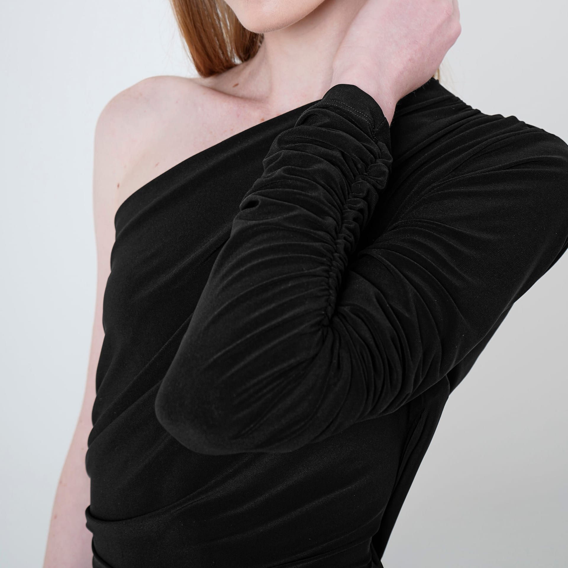 Vestido enterizo largo cuello asimétrico elegante - imagen 4