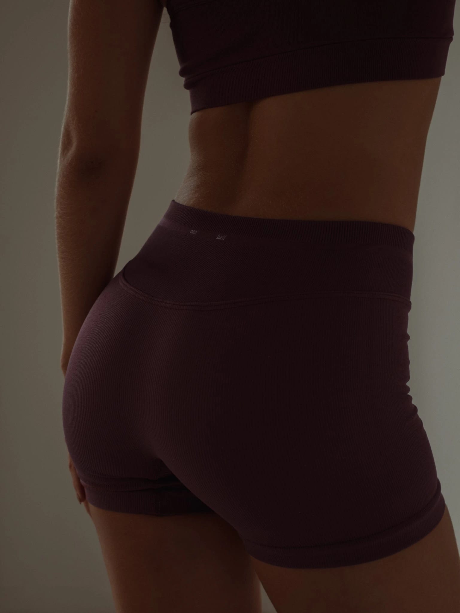 ELEVATE SEAMLESS MINI SHORT - CRANBERRY - imagen 12