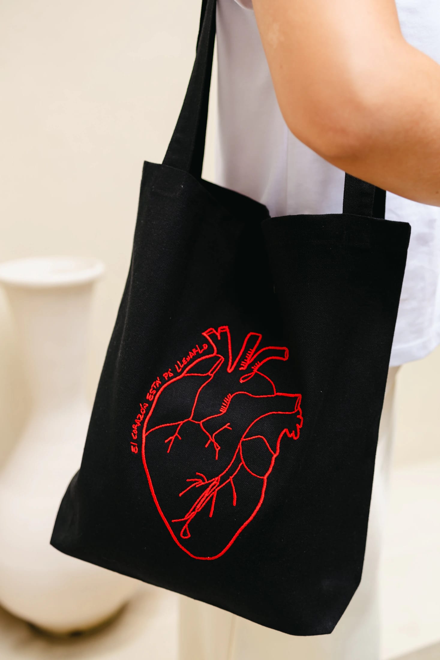El Corazón Está Pa' Llenarlo Tote Bag - imagen 1