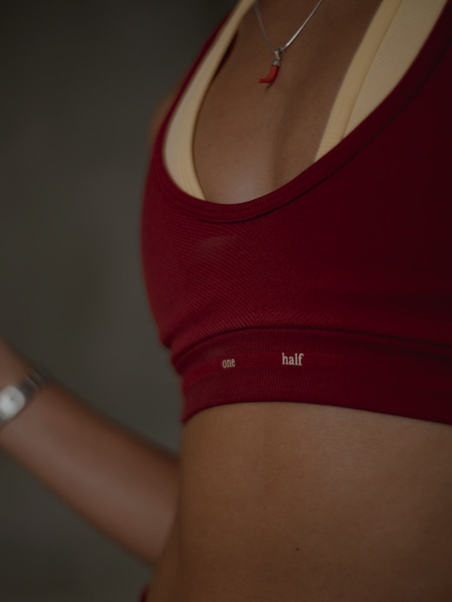 TWIST BACK LINES SEAMLESS TOP - RED UNDERTONE - imagen 6