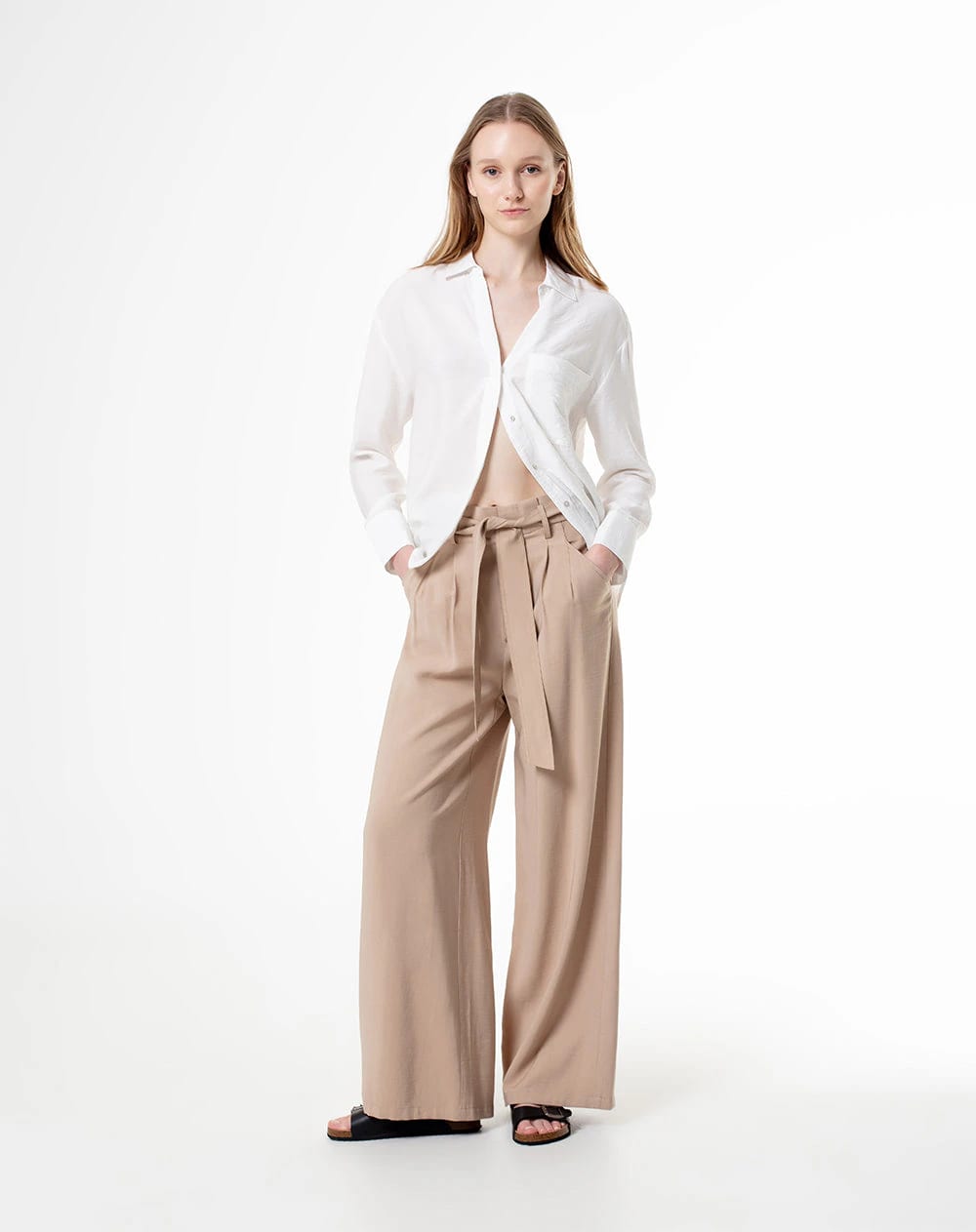 Pantalón palazzo tiro alto pliegues delanteros y cinturón caqui para mujer - imagen 2