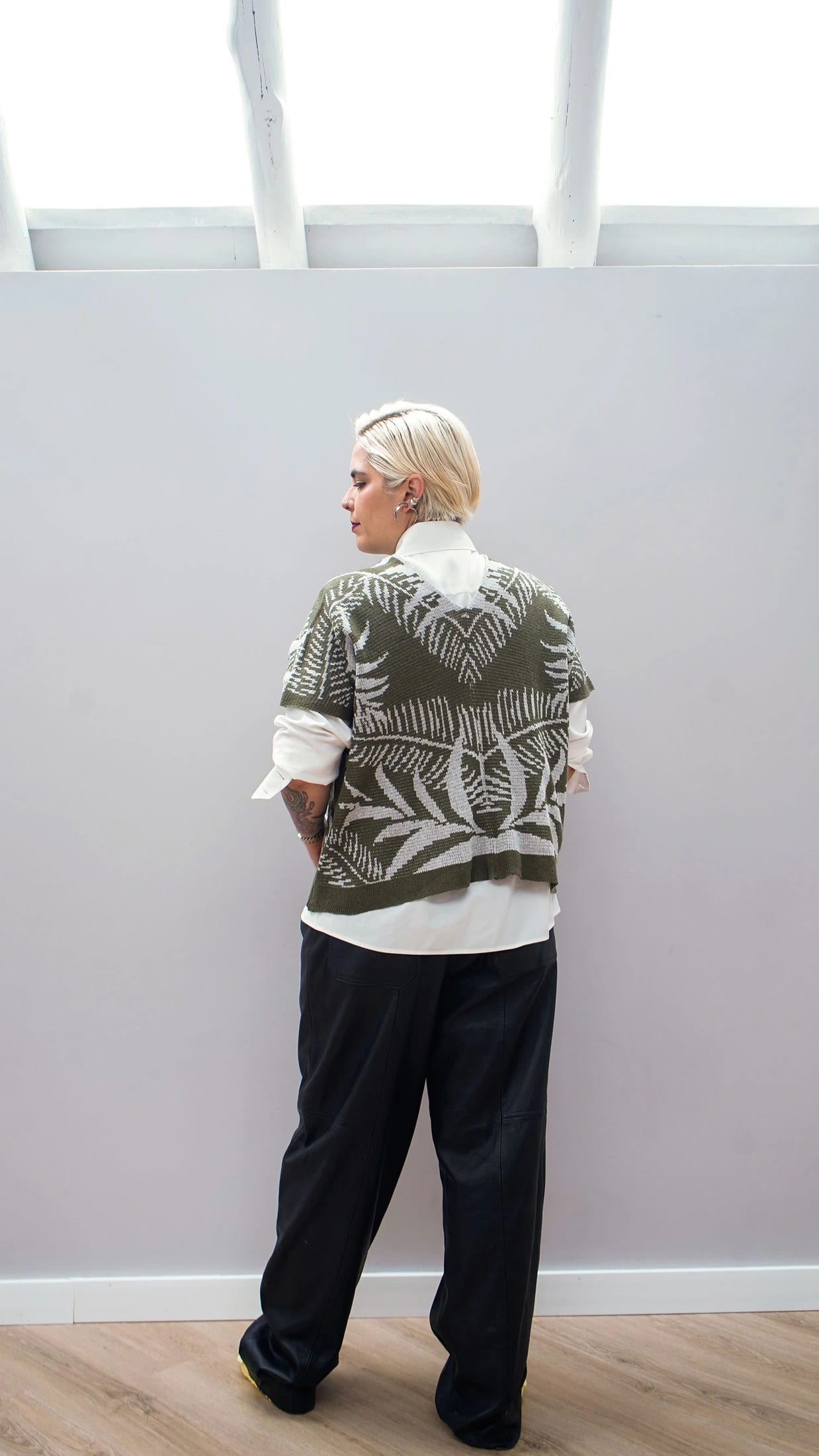 Blusa Palmas - verde militar y gris claro - imagen 4