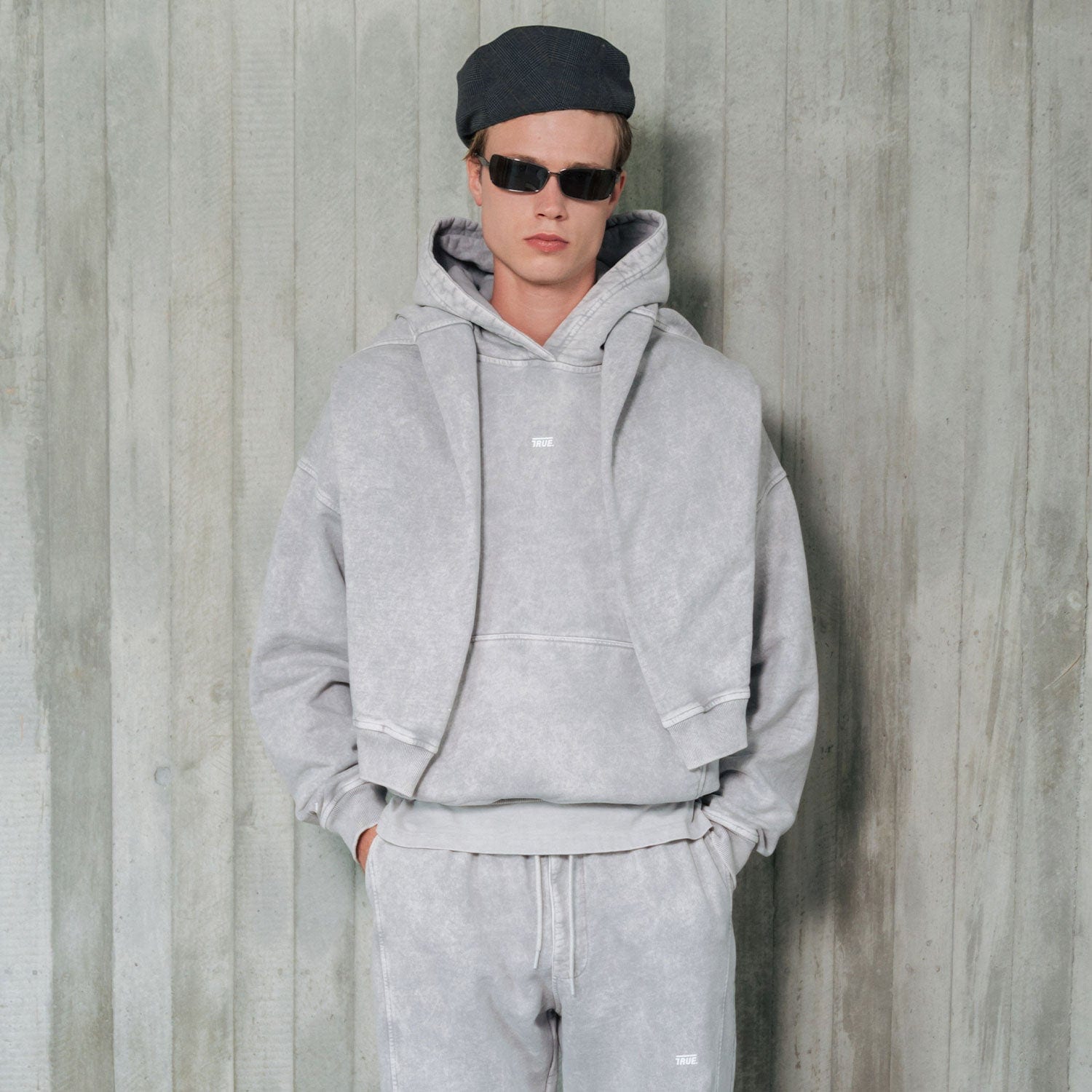 True Classic Hoodie - Washed Gray - imagen 2
