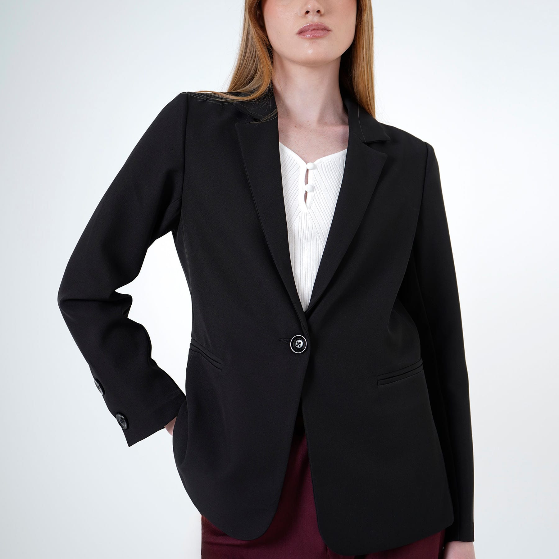 Chaqueta blazer básico con solapa y botones - imagen 5