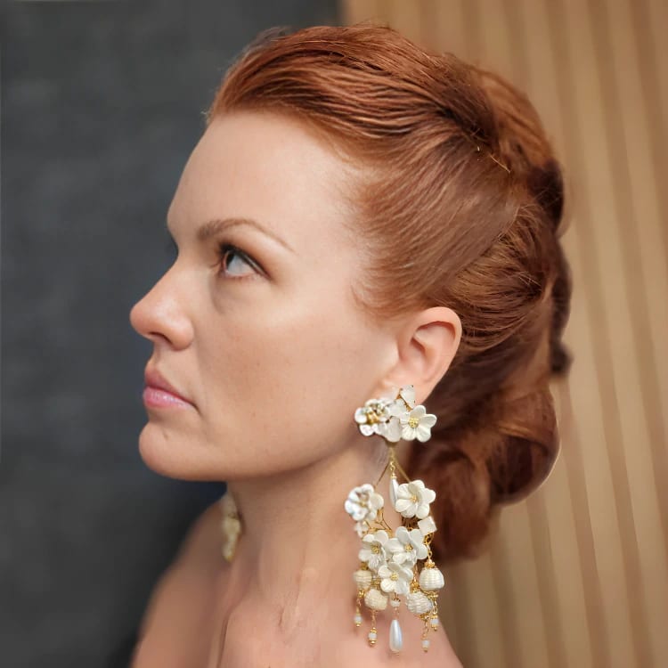 Fiber White Flower Pearl Earrings - imagen 2