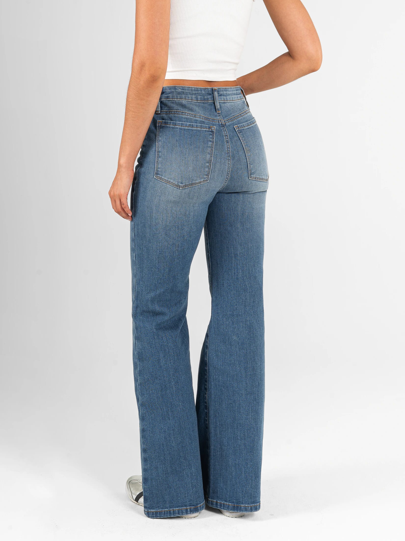 Ref: 066596 Jean flare stretch, bota ancha, tiro alto, tono azul medio - imagen 2
