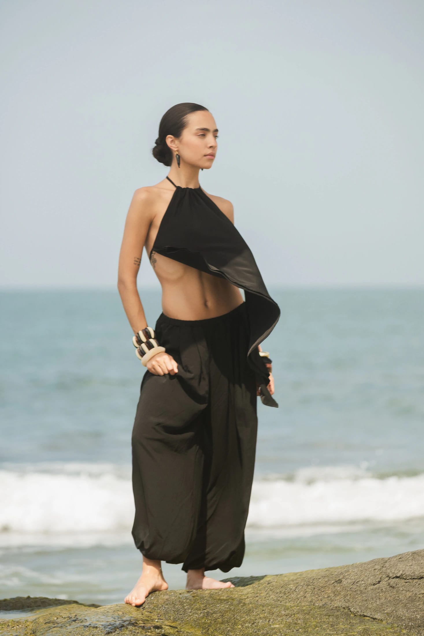 AMAL BACKLESS TOP - BLACK - imagen 4