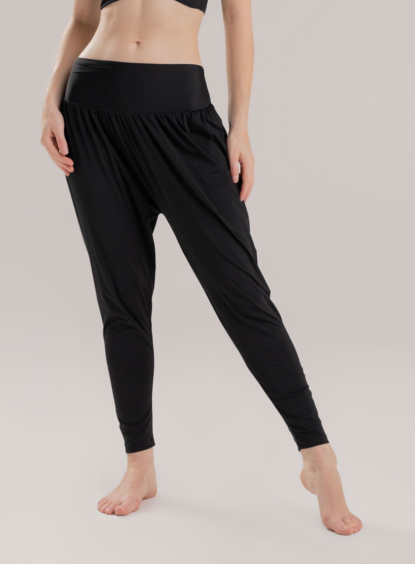 PANTALÓN DEPORTIVO BOMBACHO TIPO ALADINO - imagen 2