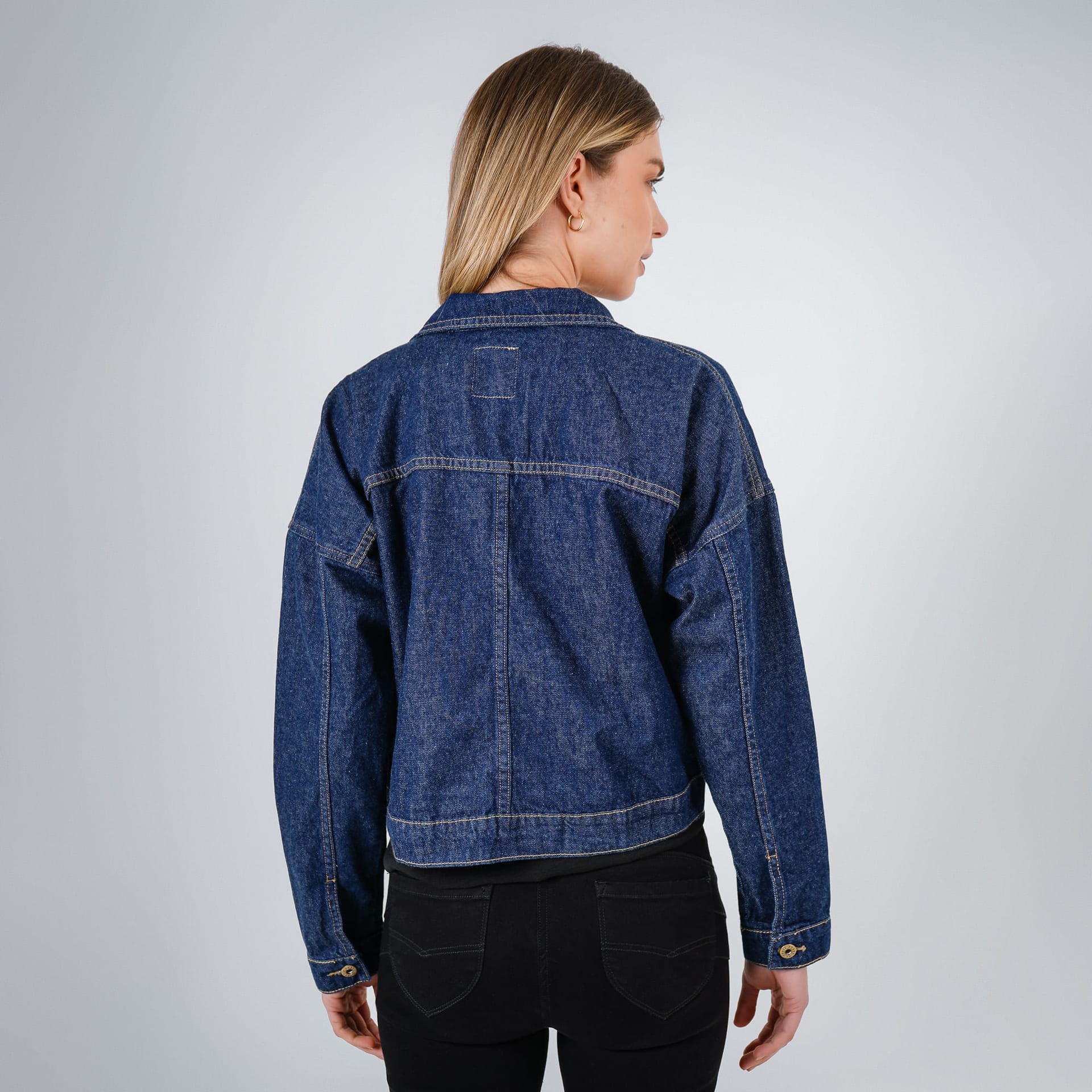 Chaqueta cazadora crop en denim cuello sport - imagen 3
