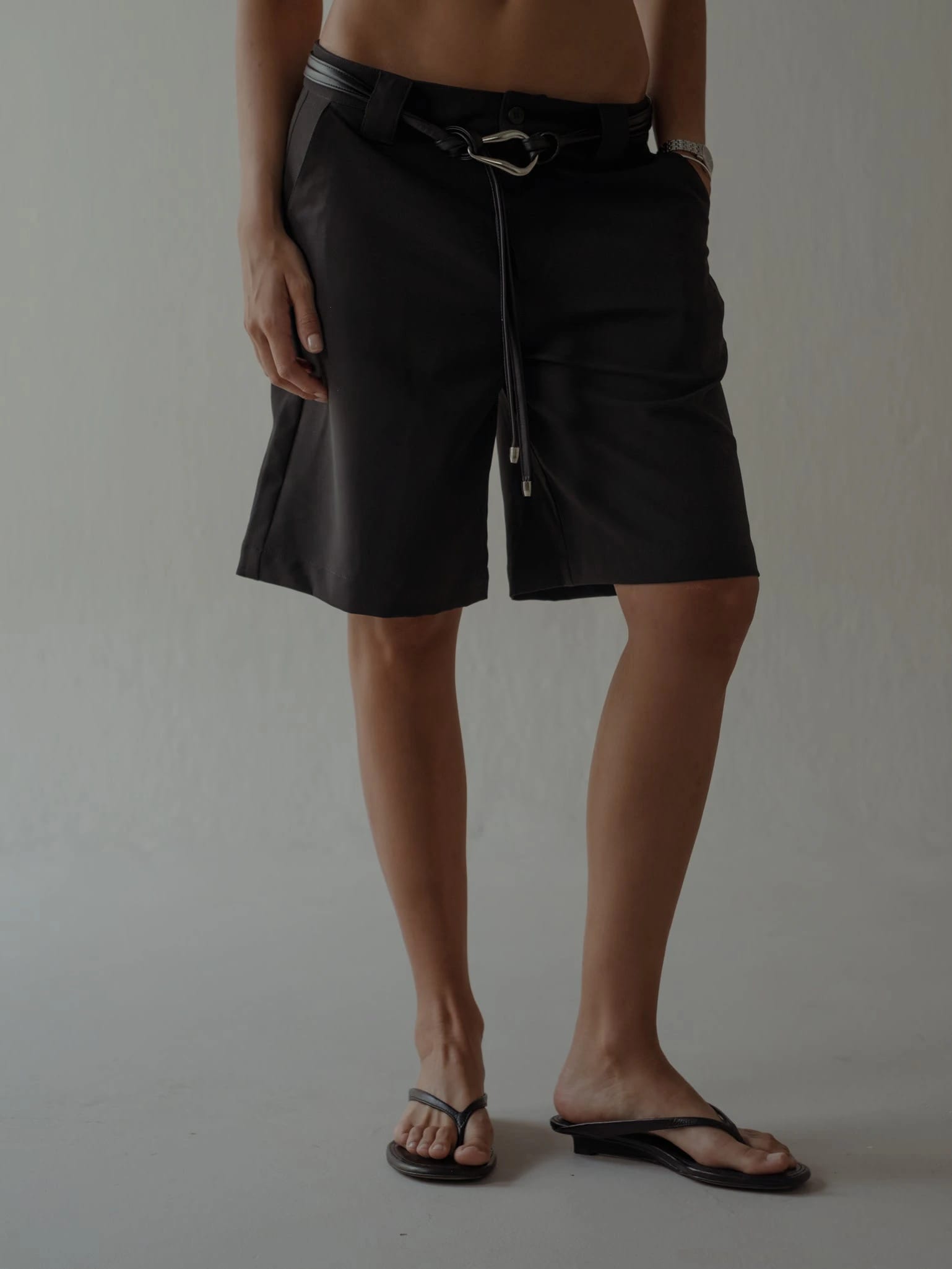 LONG CLASSIC SHORTS - BLACK - imagen 8