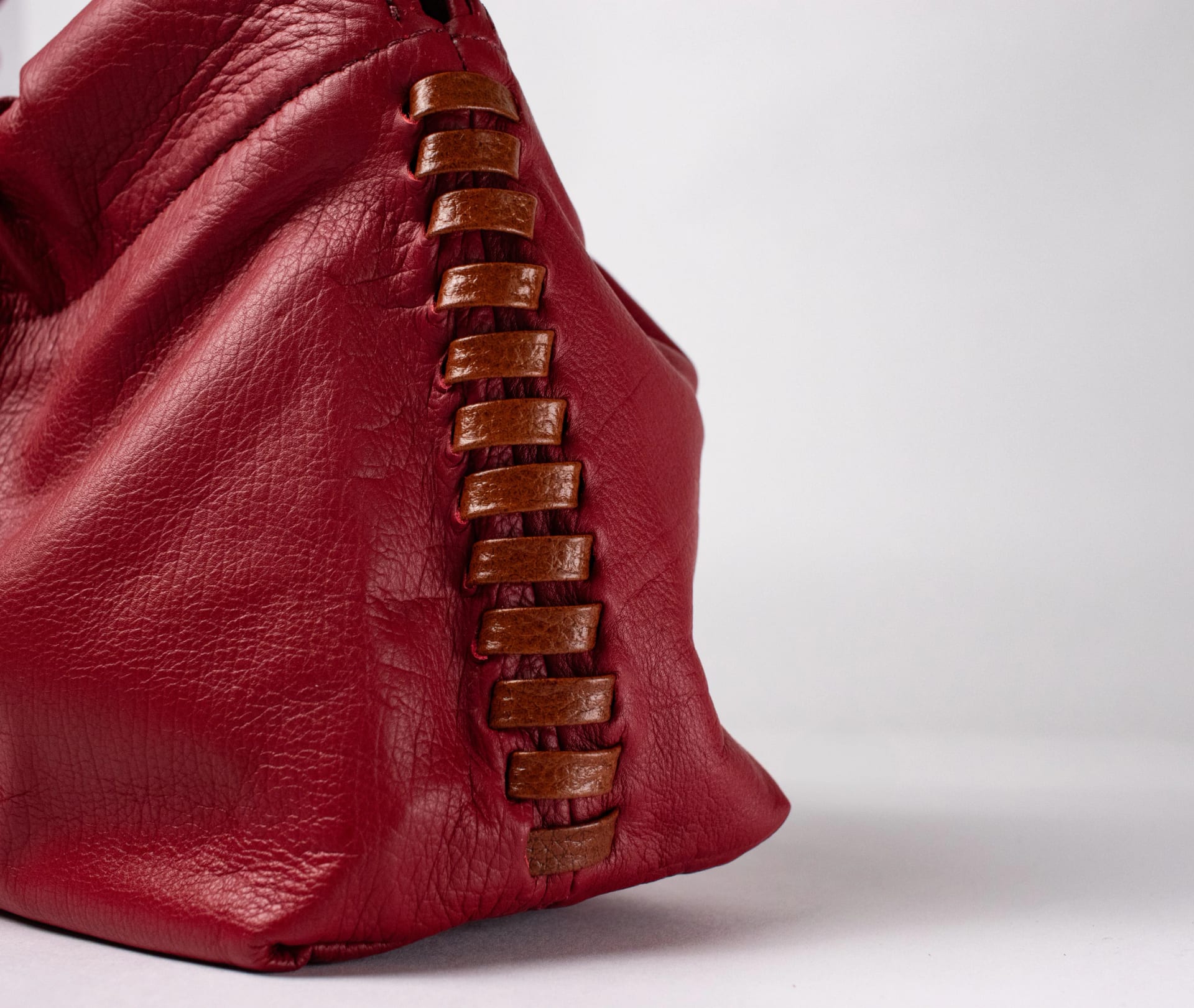 CHUNKIE baguette BAG - Burgundy x caramel weave. - imagen 1