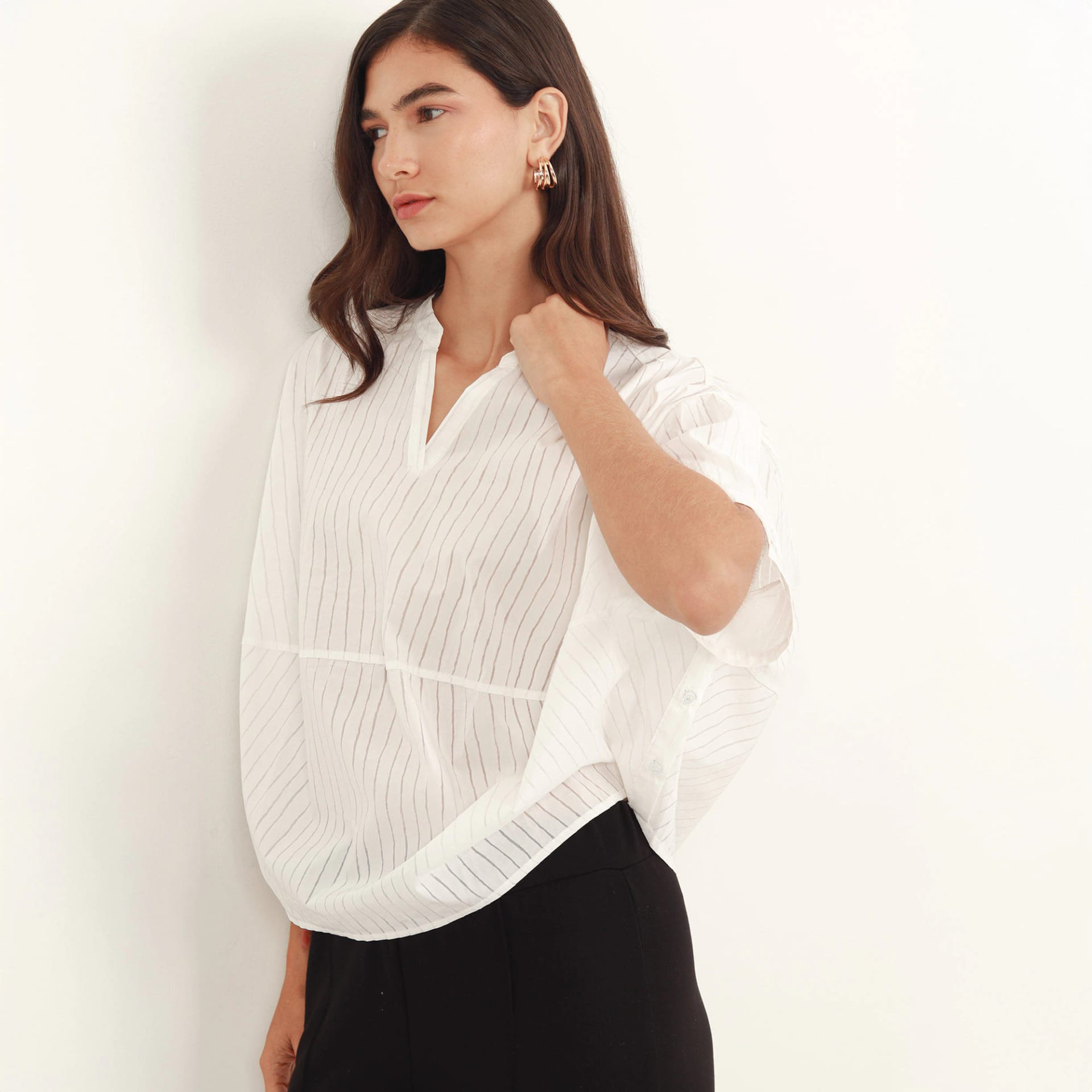 Blusa cuello V manga corta - imagen 1