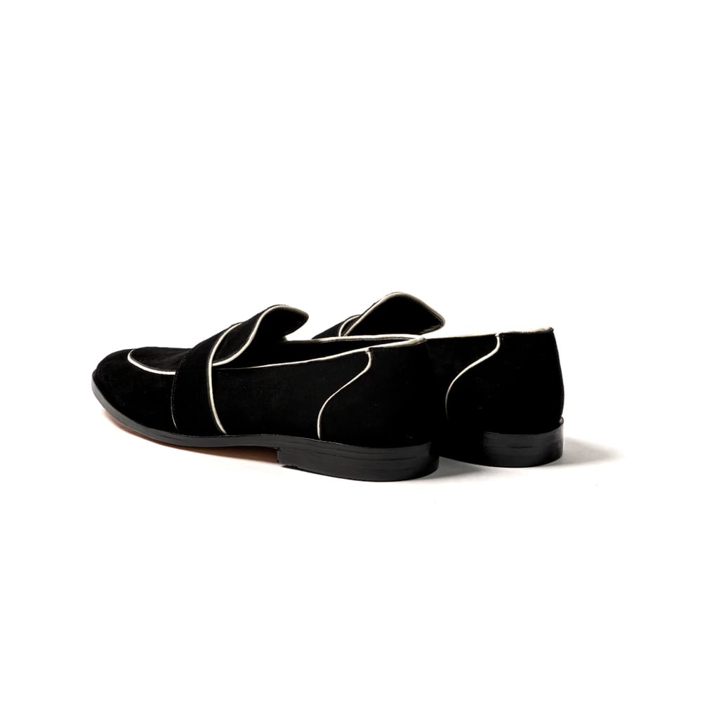 Loafers gamuza negra lineas blanca - imagen 3