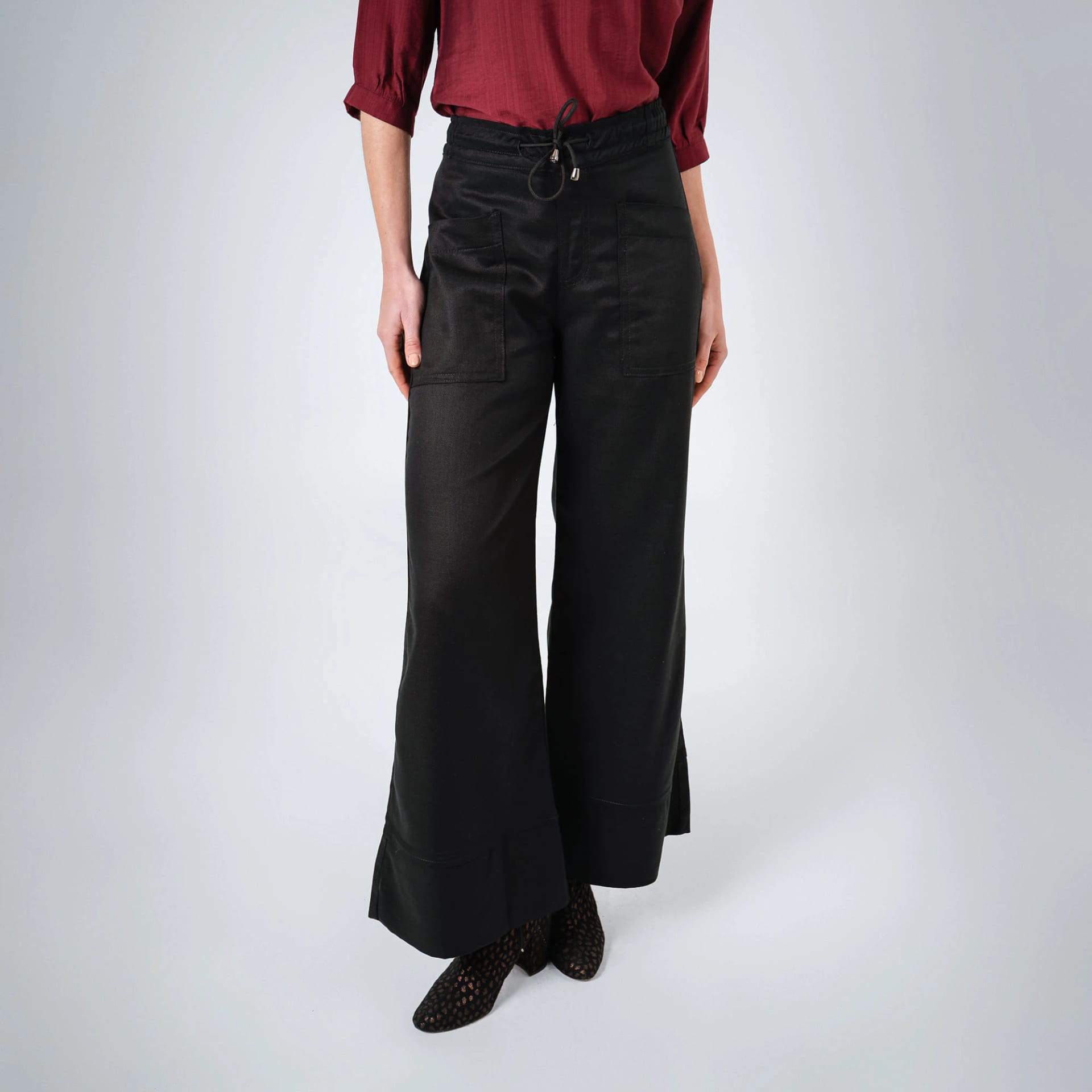 Pantalón básico estilo cargo bota flare con ajuste en cintura - imagen 12