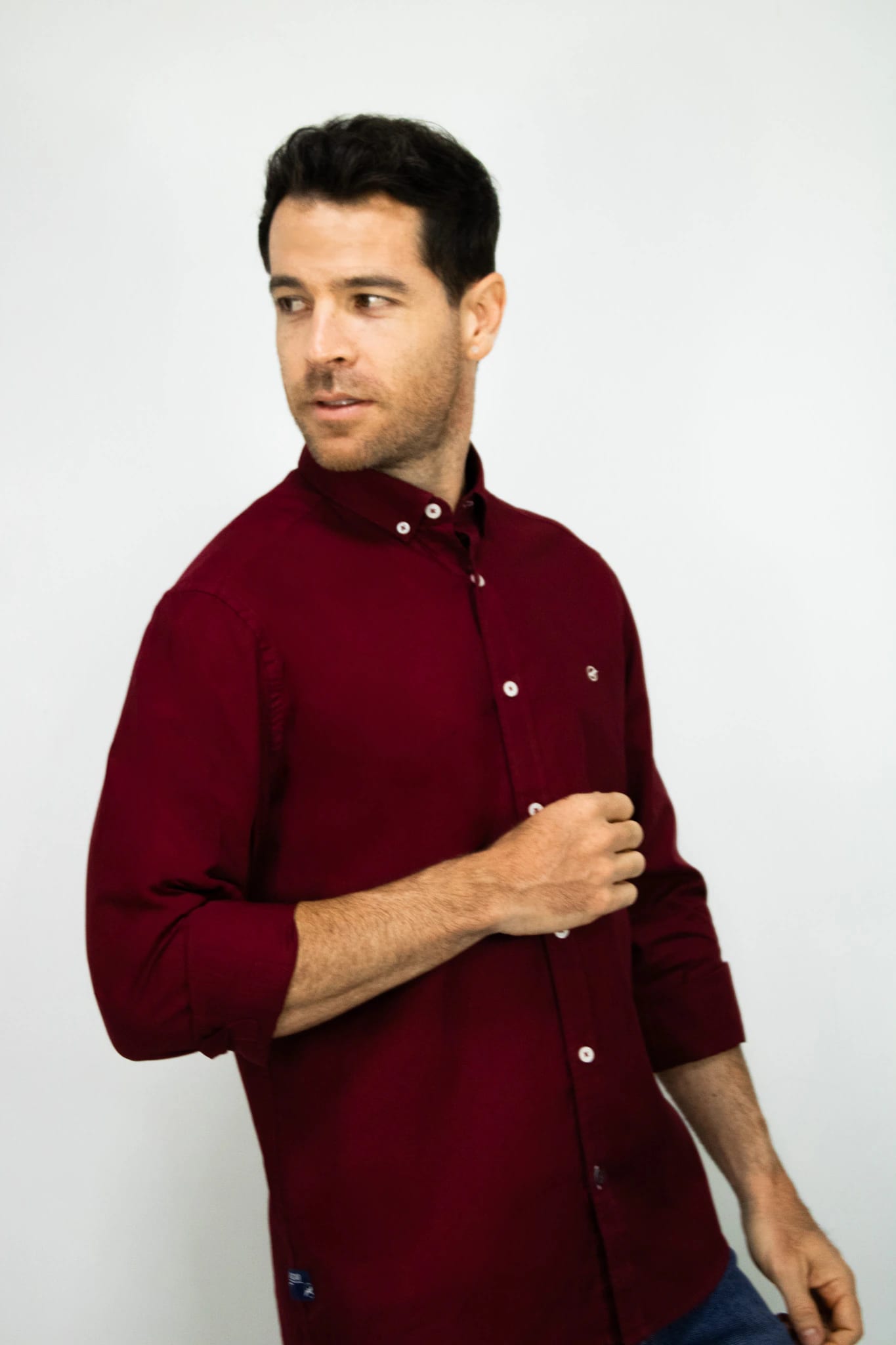Camisa Oxford Manga Larga Vinotinto para Hombre - imagen 2
