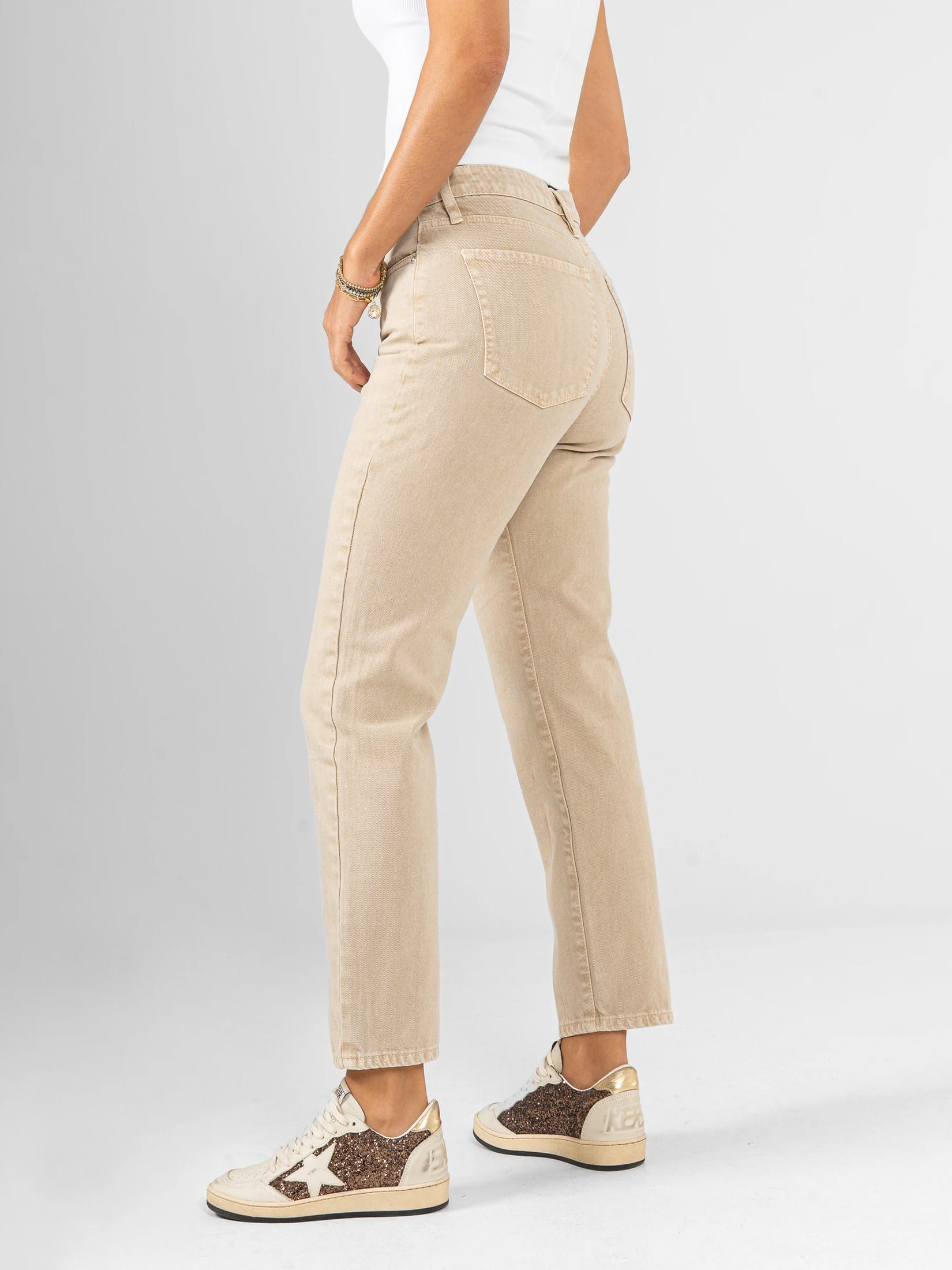 Ref: 0620526 Pantalón mom fit, rígido, tiro alto, tono caqui - imagen 3